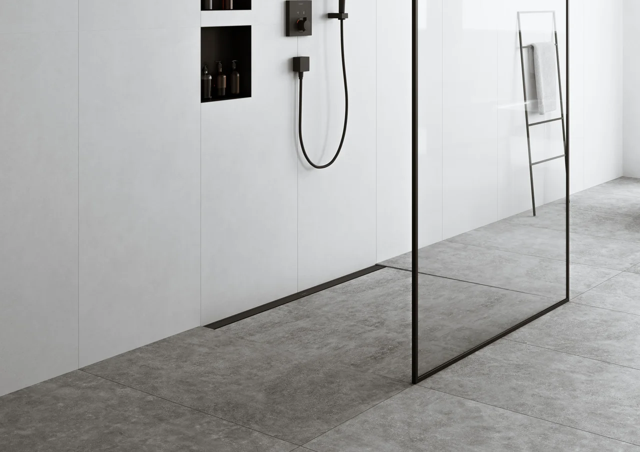 Hansgrohe RainDrain Match Duschrinne 600 mm, Mattschwarz, höhenverstellbarer Rahmen, Edelstahl V2A