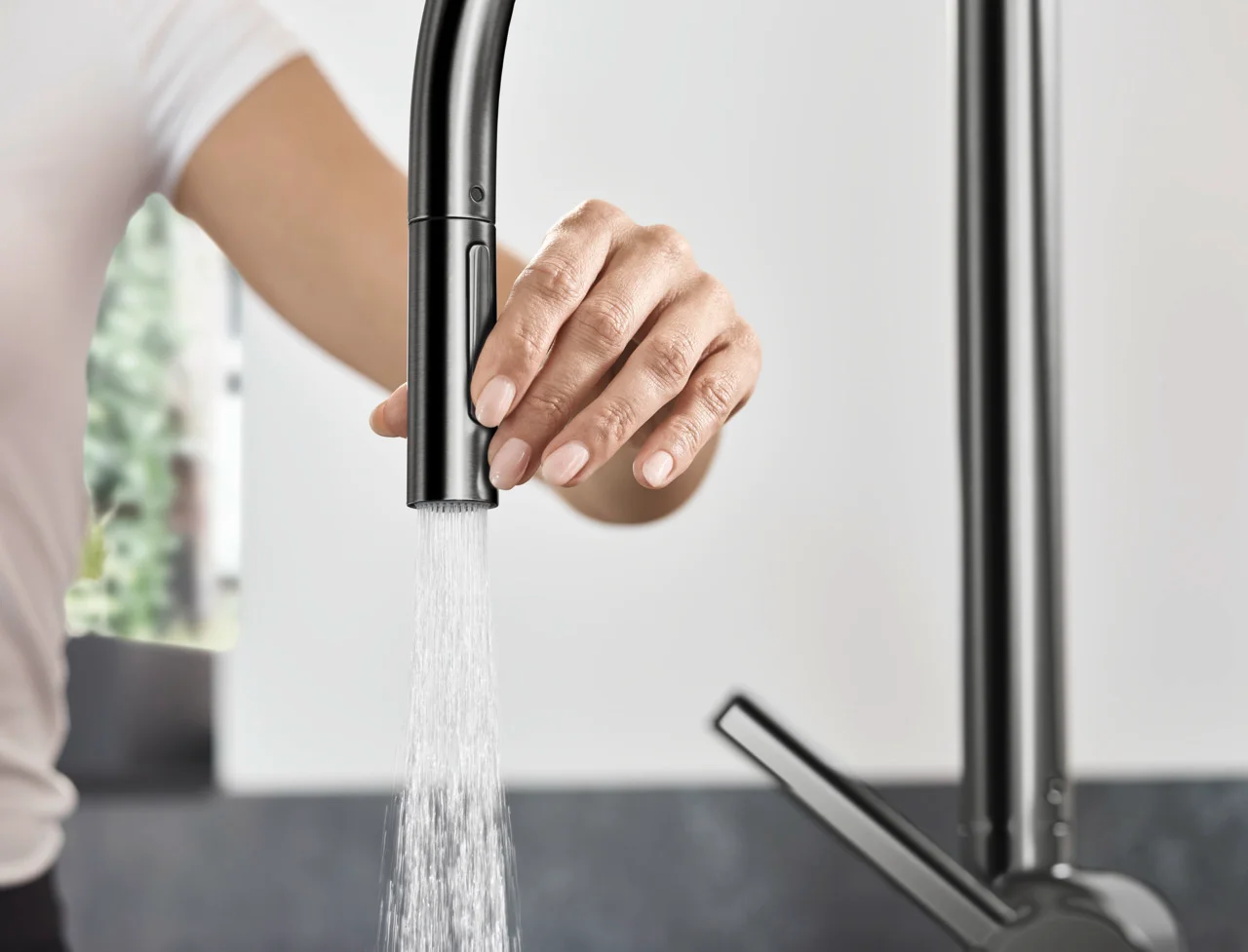 Hansgrohe Talis M54 Einhebel-Küchenmischer mit Ausziehbrause 2jet sBox BBC, Brushed Black Chrome, ComfortZone 210, Schwenkbereich einstellbar in 4 Stufen, Hahnlochbohrung 35 mm