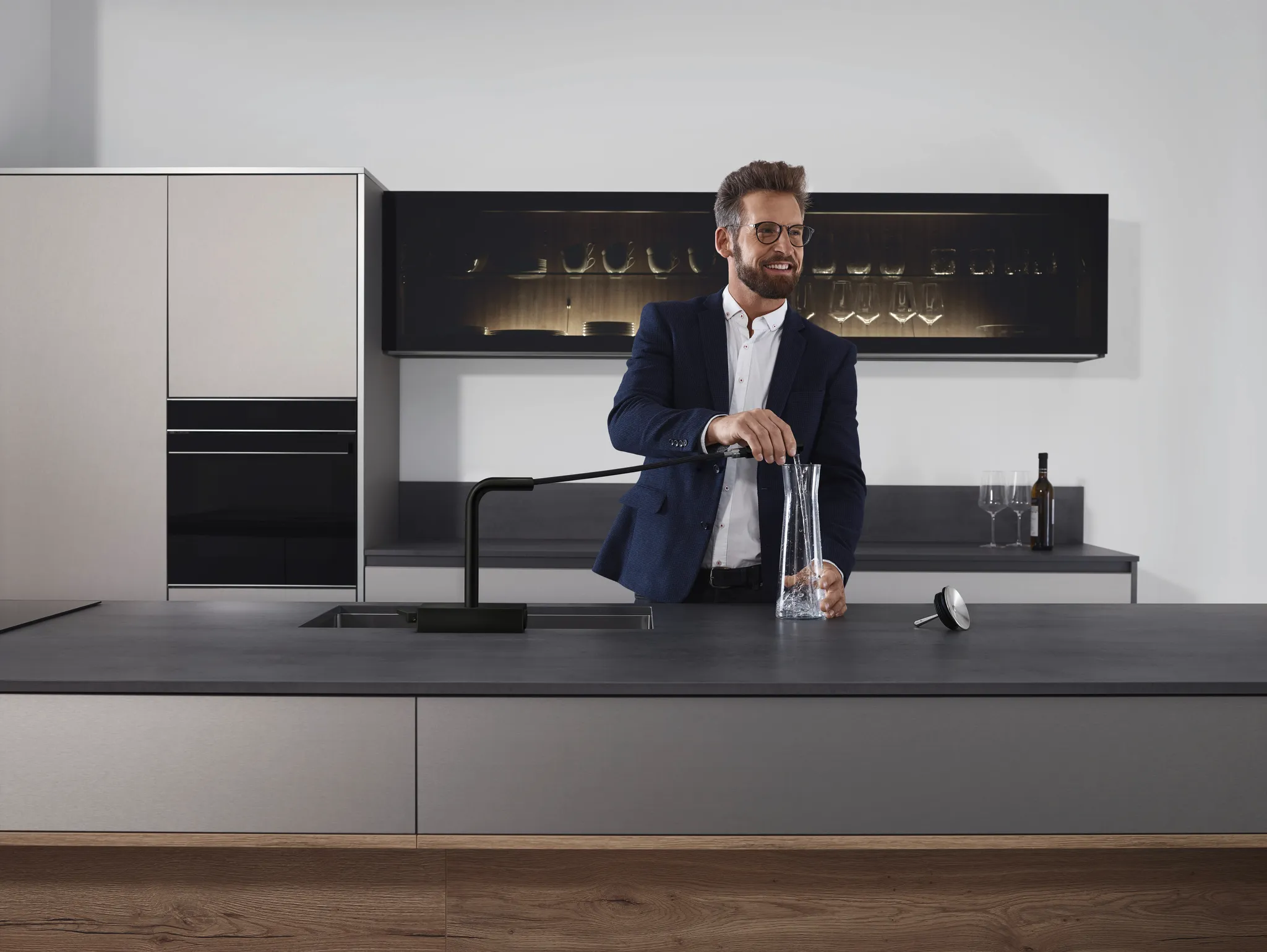 Hansgrohe Aquno Select M81 Einhebel-Küchenmischer 250, Ausziehauslauf, 2jet, sBox, Mattschwarz Hansgrohe Aquno Select M81 Einhebel-Küchenmischer 250, Ausziehauslauf, 2jet, sBox, Mattschwarz