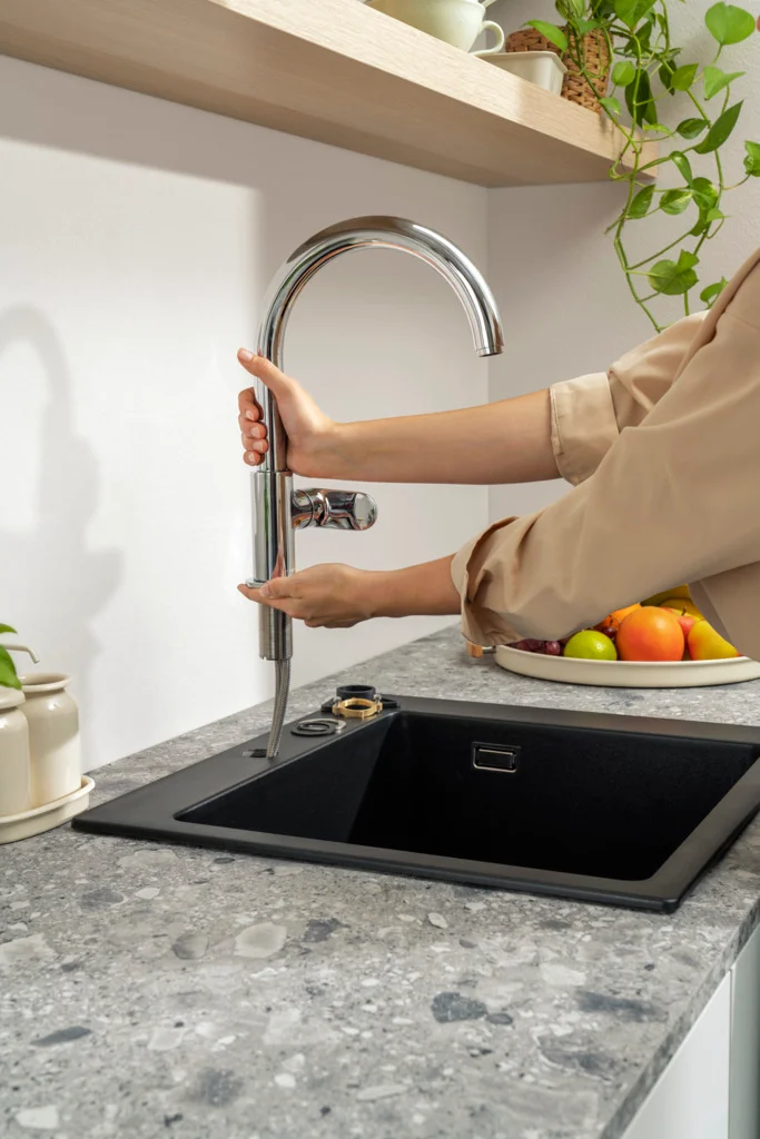 Hansgrohe Vernis Blend M35 Einhebel-Küchenmischer 210, Chrom, Schwenkbereich einstellbar in 2 Stufen auf 120° oder 360°, Normalstrahl, maximale Durchflussmenge bei 3 bar: 11,1 l/min, Keramikmischsystem, für Durchlauferhitzer geeignet Hansgrohe Vernis Blend M35 Einhebel-Küchenmischer 210, Chrom, Schwenkbereich einstellbar in 2 Stufen auf 120° oder 360°, Normalstrahl, maximale Durchflussmenge bei 3 bar: 11,1 l/min, Keramikmischsystem, für Durchlauferhitzer geeignet