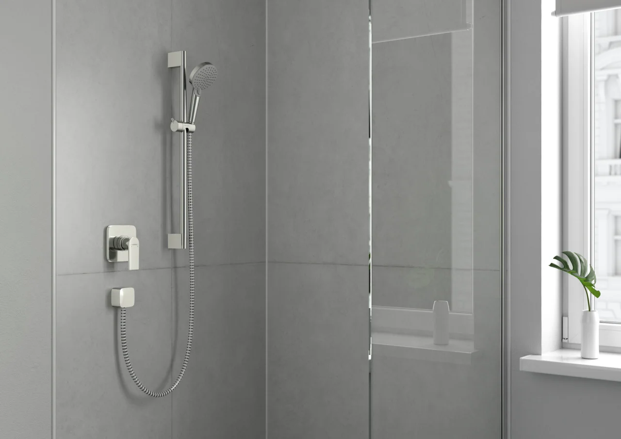 Hansgrohe FixFit Wandanschluss Square mit Rückflussverhinderer, Chrom, Anschlusswinkel aus Kunststoff, Material Abdeckung: Kunststoff, Anschlussart: G 1/2