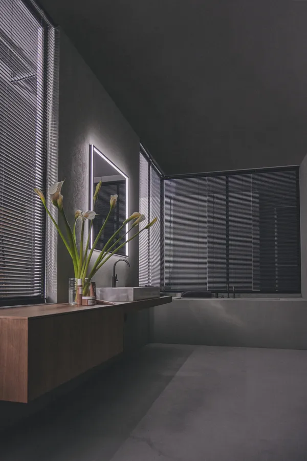 Ideal Standard Joy Armaturen JOY Atelier Collections Joy Arm 4-Loch Wannenrandarmatur mit Auslauf Stab-Handbrause Umsteller Magnetic Grey Ideal Standard Joy Armaturen JOY Atelier Collections Joy Arm 4-Loch Wannenrandarmatur mit Auslauf Stab-Handbrause Umsteller Magnetic Grey