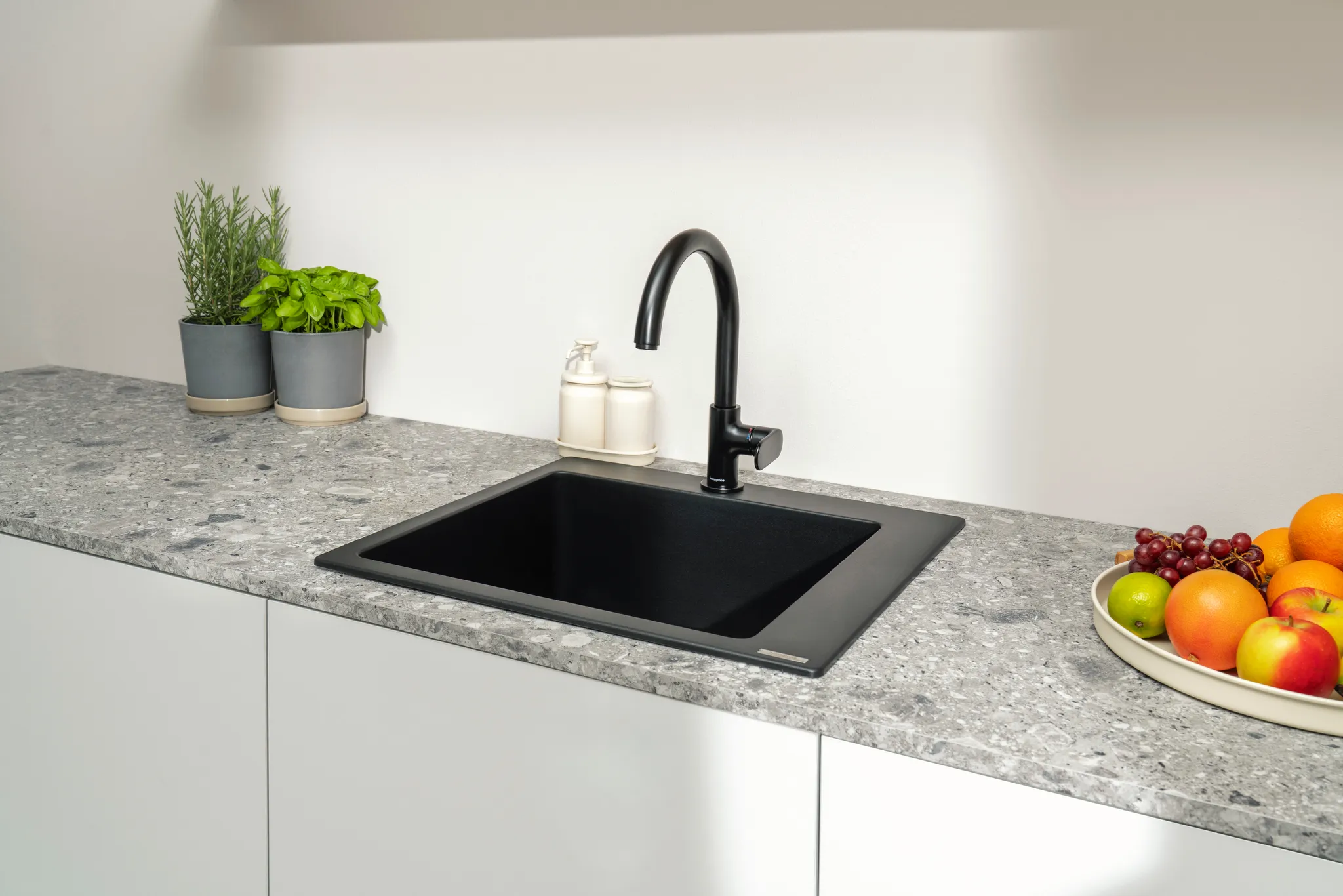 Hansgrohe Vernis Blend M35 Einhebel-Küchenmischer 210, 1jet, Mattschwarz Hansgrohe Vernis Blend M35 Einhebel-Küchenmischer 210, 1jet, Mattschwarz