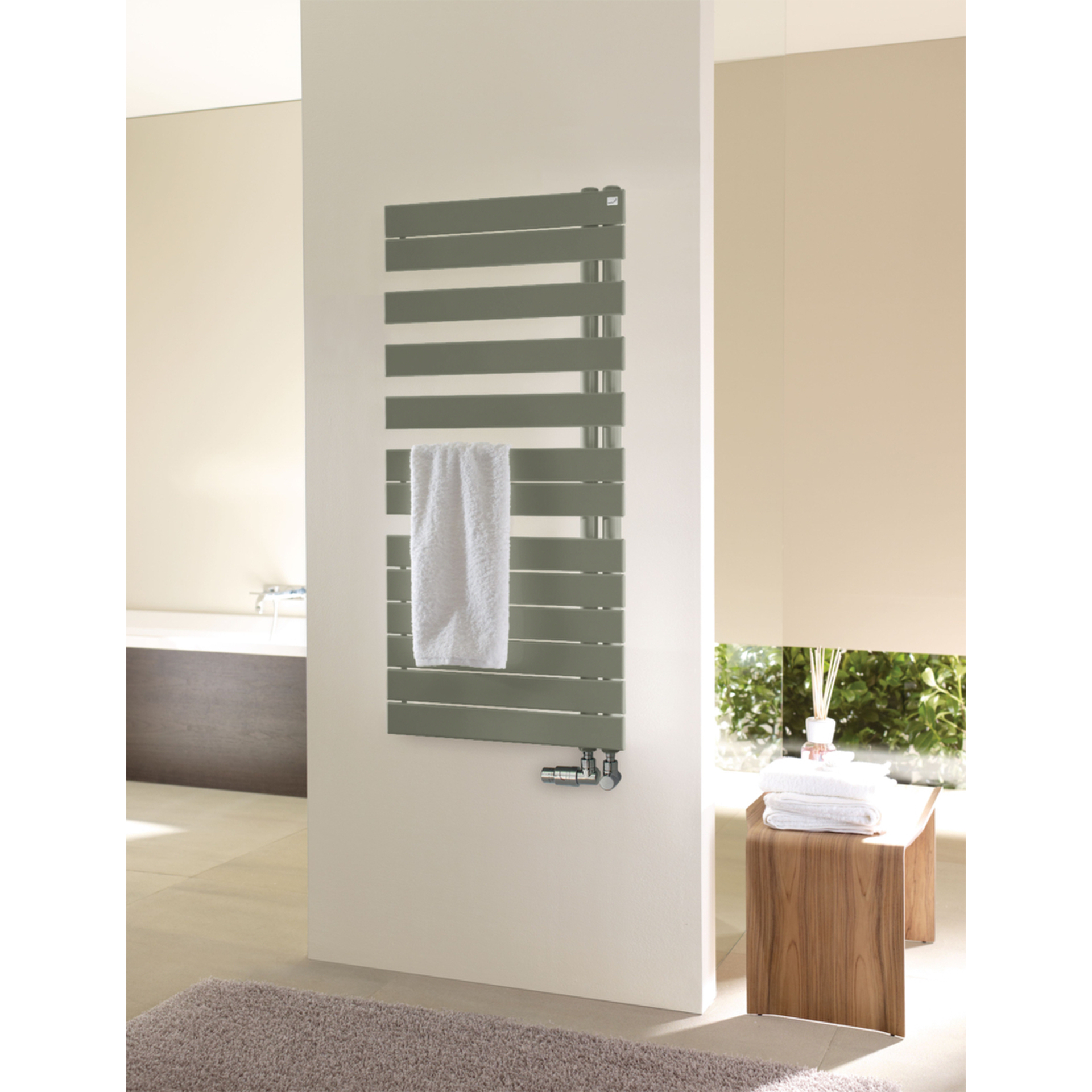 Zehnder Design-Heizkörper Roda Spa Asym ROFR-120-055, 1183x65x550, RAL 9016