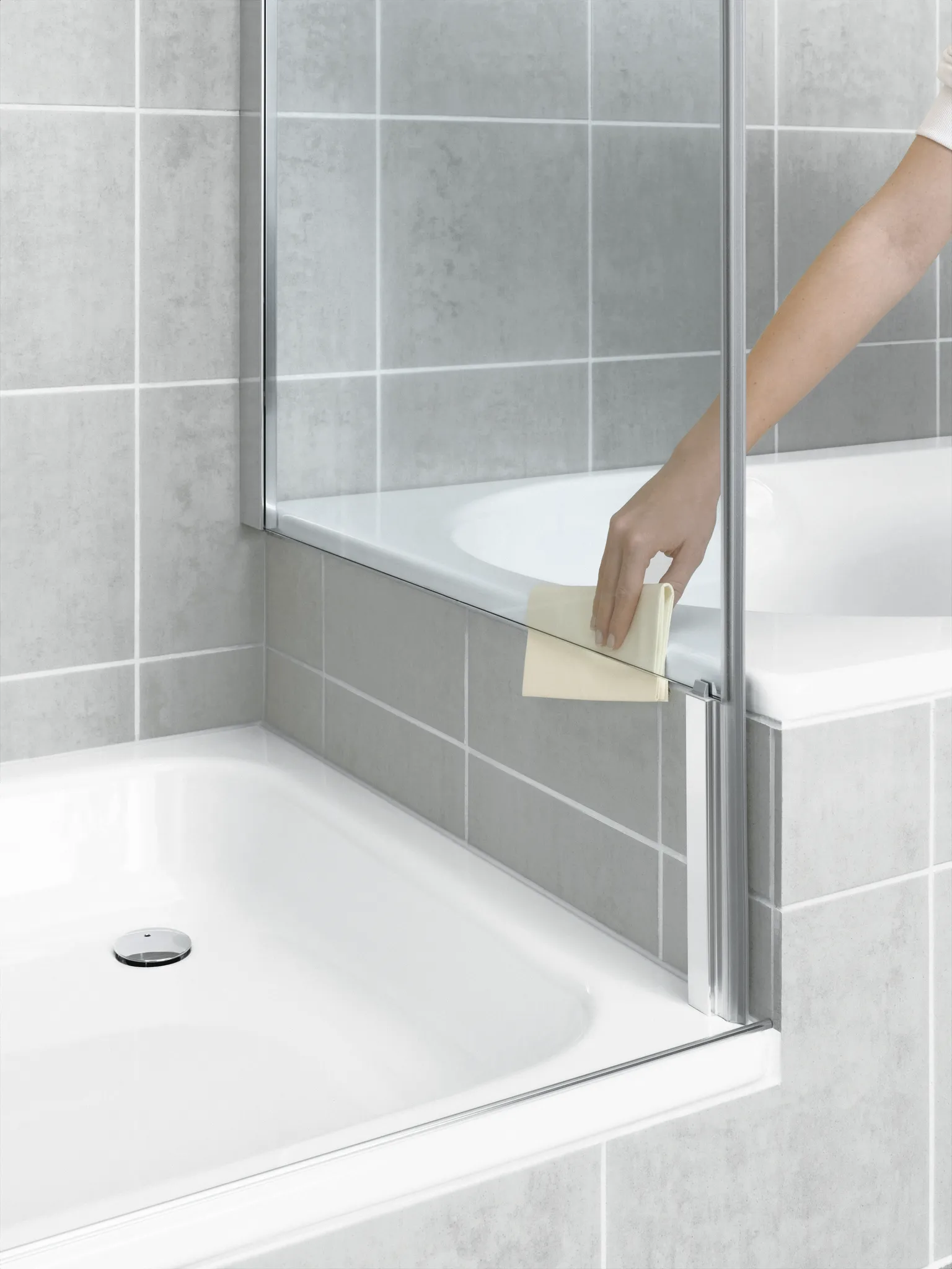Kermi verkürzte Seitenwand neben Badewanne für Ecke „PASA XP“ Glas Klar, Profile Silber Mattglanz, BV: 720 - 750 mm WE: 730 - 760 mm H: 1600 mm Breitenverstellmaß: 720 - 750 mm / Glas: Klar / Höhe: 160 cm / Oberflächenveredelung: ohne KermiCLEAN / Profile: Silber Mattglanz / Wanneneinbaumaß: 730 - 760 mm