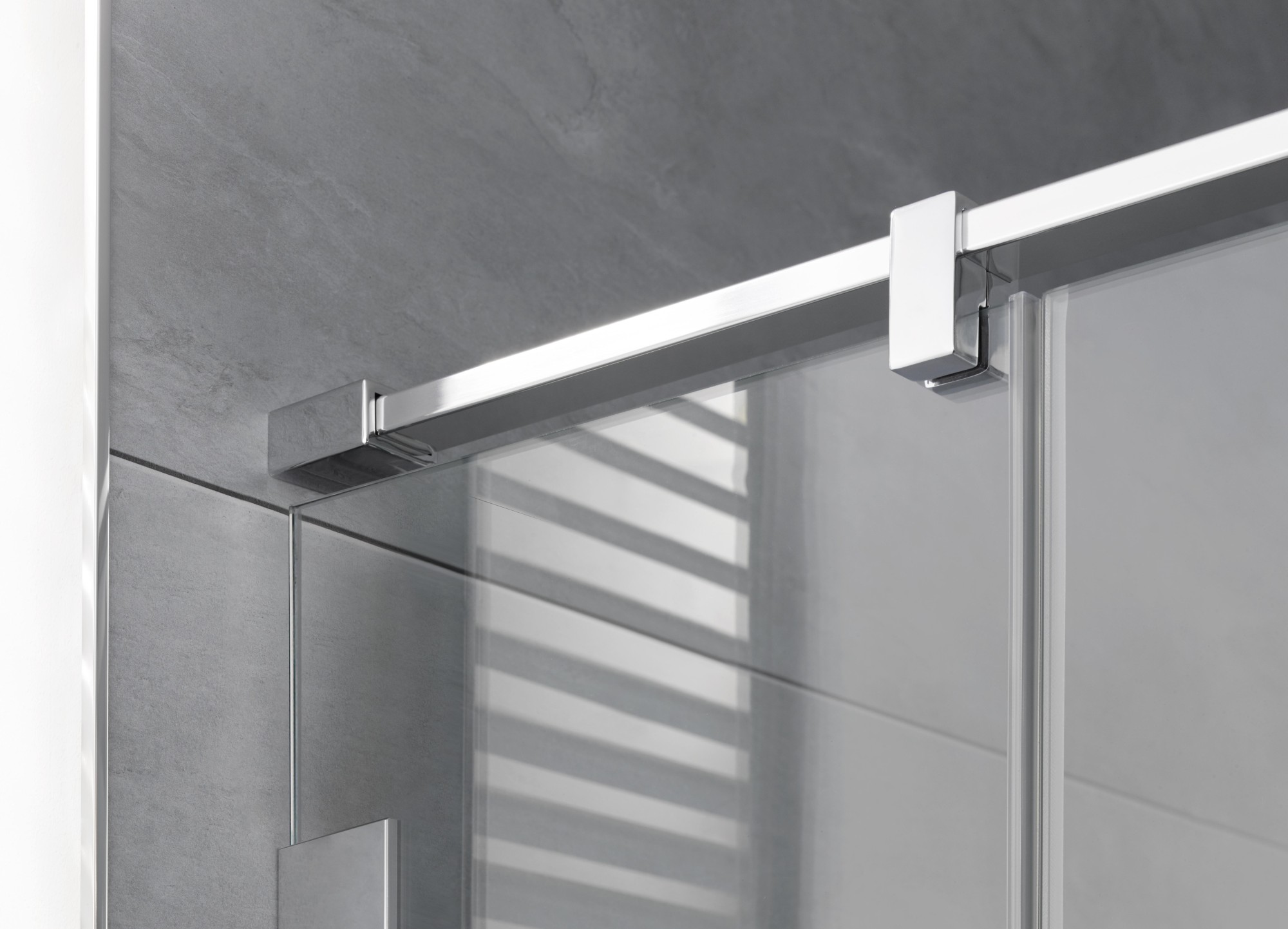 HSK rahmenlose Eckeinstieg an Nebenteilen 4-teilig „Atelier Plan Pur“ Glas Klar hell, Scharniere Chromoptik (Alu Hochglanz poliert), Sondergröße HSK rahmenlose Eckeinstieg an Nebenteilen 4-teilig „Atelier Plan Pur“ Glas Klar hell, Scharniere Chromoptik (Alu Hochglanz poliert), Sondergröße