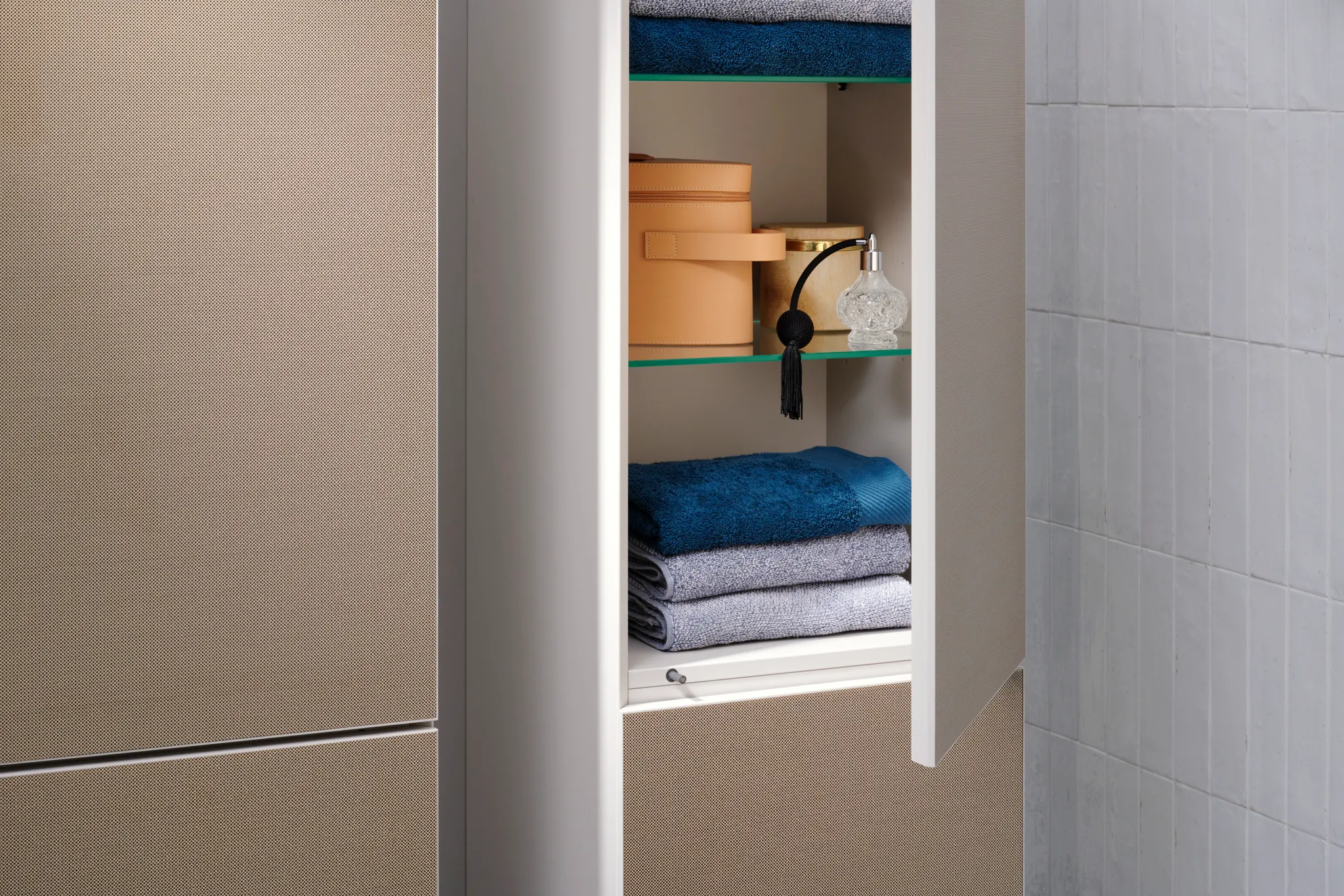 Hansgrohe Hochschrank Xevolos E Sandbeige Matt, 400/360 mm, Türanschlag rechts, Bronze Struktur Front