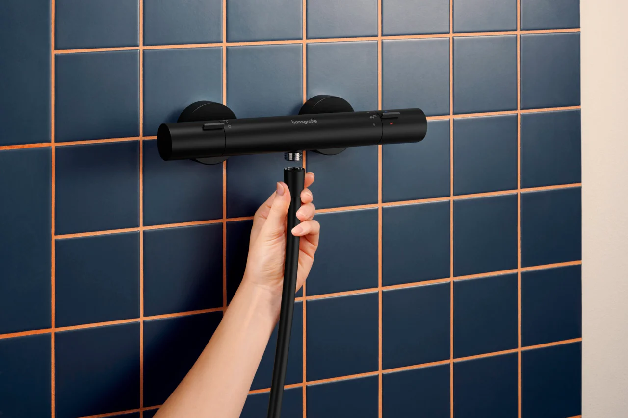 Hansgrohe Activera Select S Brausesystem Aufputz, 95 mm Brausekopf, Mattschwarz, 65 cm Brausestange