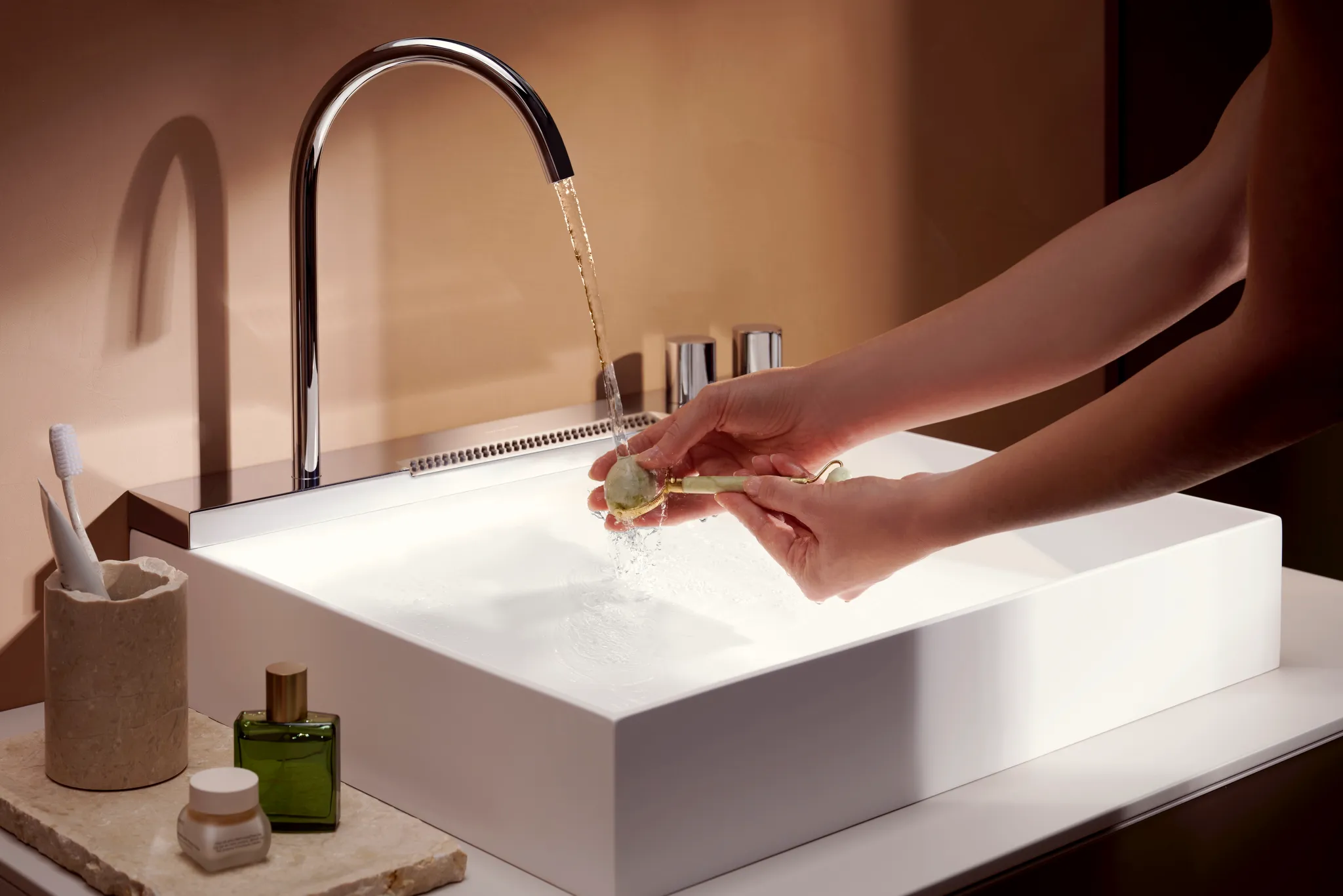 Hansgrohe Avalegra AquaUnit 580⁄475, Chrom Waschbecken und Armatur