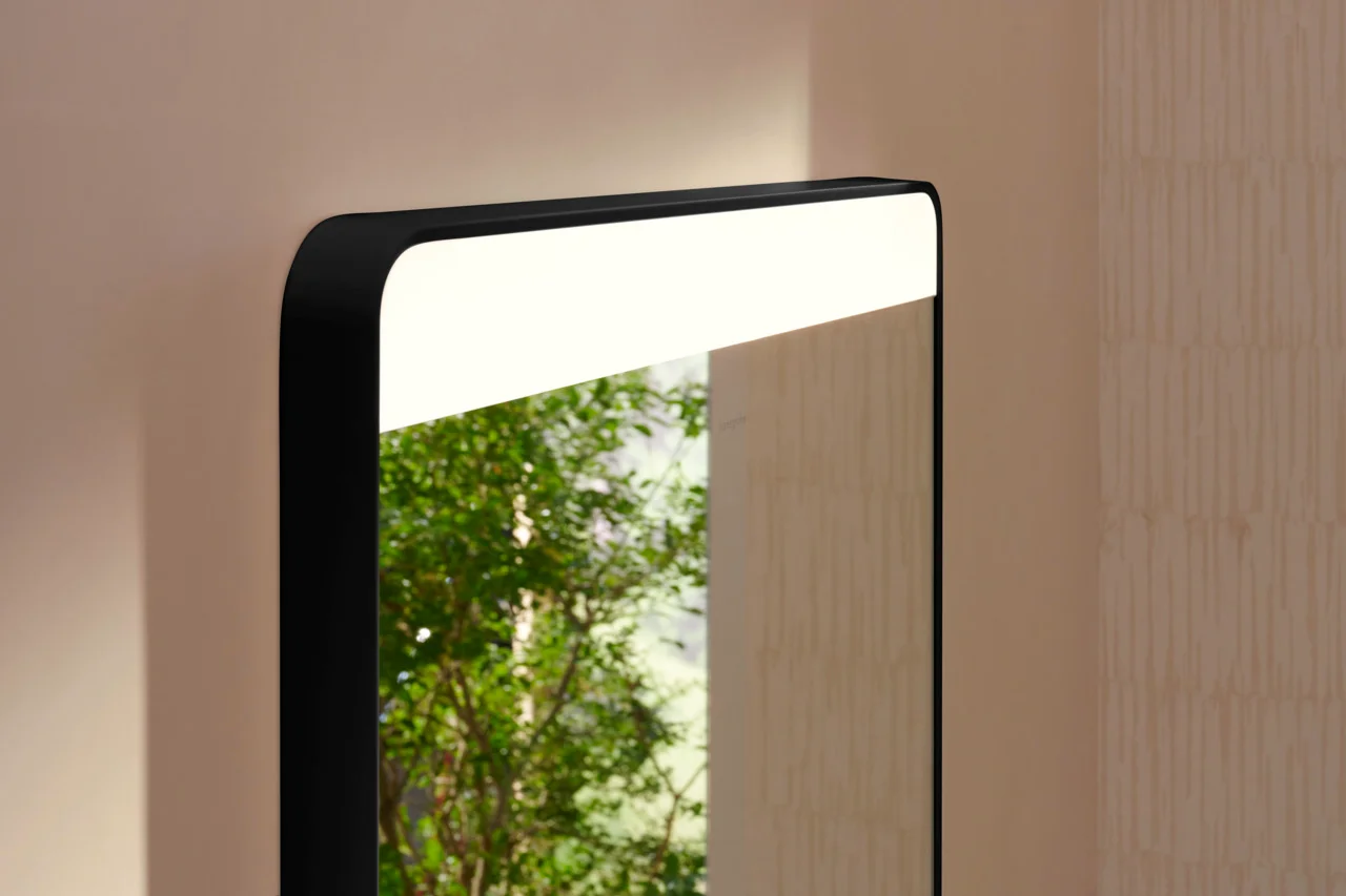 Hansgrohe Xarita Lite Q Spiegel mit horizontaler LED-Beleuchtung, Mattschwarz, Maße 600x700x30 mm