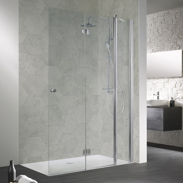 HSK teilgerahmte Drehfalttür pendelbar an Nebenteil „Exklusiv“ Glas Klar hell, Profile Alu Silber-matt, Scharniere Premium Softcube, B: 900 mm H: 2000 mm HSK teilgerahmte Drehfalttür pendelbar an Nebenteil „Exklusiv“ Glas Klar hell, Profile Alu Silber-matt, Scharniere Premium Softcube, B: 900 mm H: 2000 mm