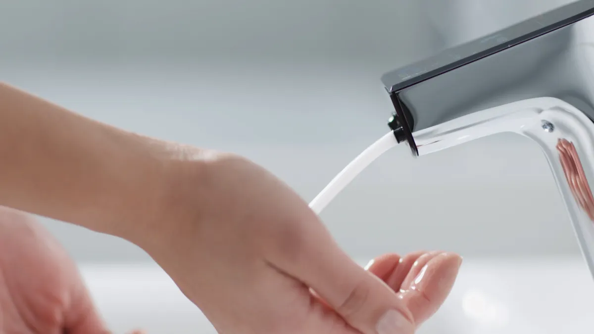 Sensor-Waschtischarmatur Intellimix, mit Seife, Chrom Sensor-Waschtischarmatur Intellimix, mit Seife, Chrom