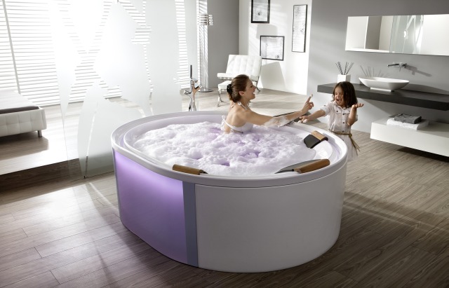 Hoesch Badewanne „Ergo+“ freistehend oval 200 × 160 cm in 