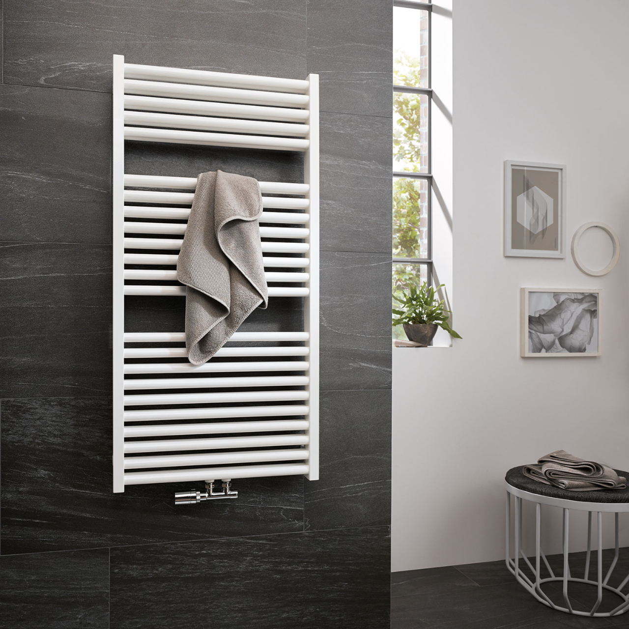 HSK Design-Heizkörper „Line Two“ 60 × 123 cm in Schwarz (matt) HSK Design-Heizkörper „Line Two“ 60 × 123 cm in Schwarz (matt)