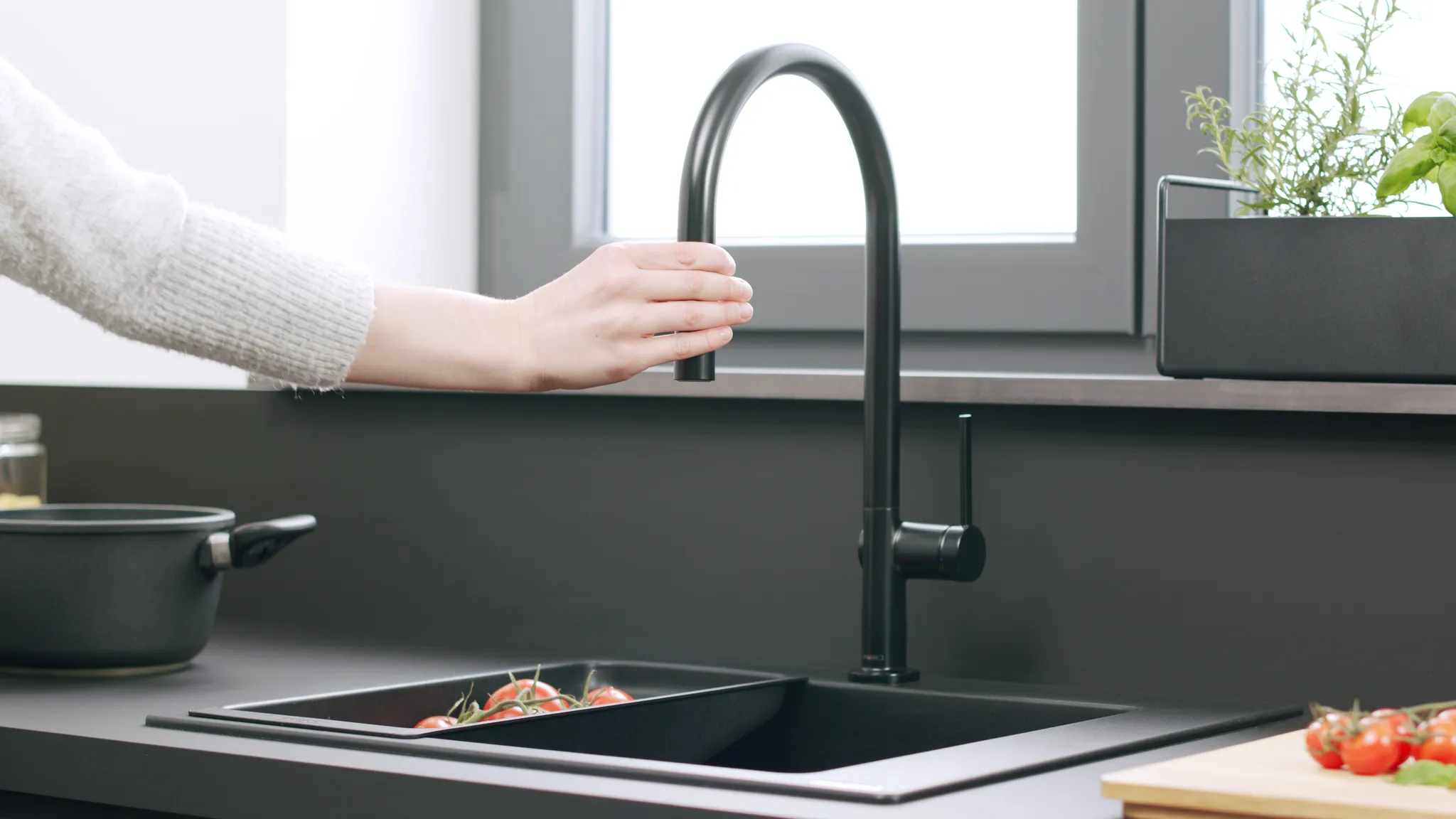 Hansgrohe Talis M54 Einhebel-Küchenmischer 210, Ausziehbrause, 2jet, sBox, Mattschwarz