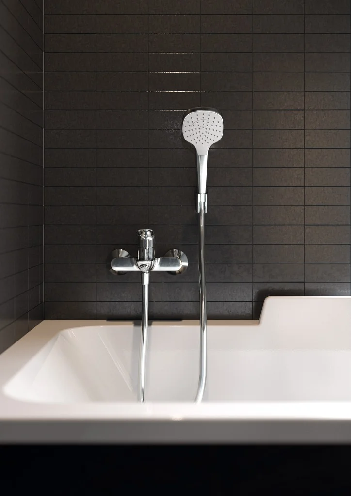 Hansgrohe Logis Einhebel-Wannenmischer Aufputz Chrom, Ausladung 194 mm, Stichmaß 150 ± 12 mm, Normalstrahl, max. Durchfluss 20 l/min Hansgrohe Logis Einhebel-Wannenmischer Aufputz Chrom, Ausladung 194 mm, Stichmaß 150 ± 12 mm, Normalstrahl, max. Durchfluss 20 l/min
