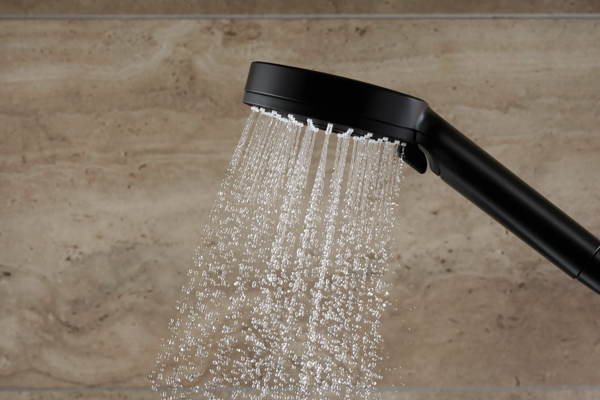 Hansgrohe Vernis Blend Showerpipe 240 1jet mit Thermostat, mattschwarz, 240 mm Brausekopfgröße, 426 mm Brausearmlänge, Aufputzinstallation