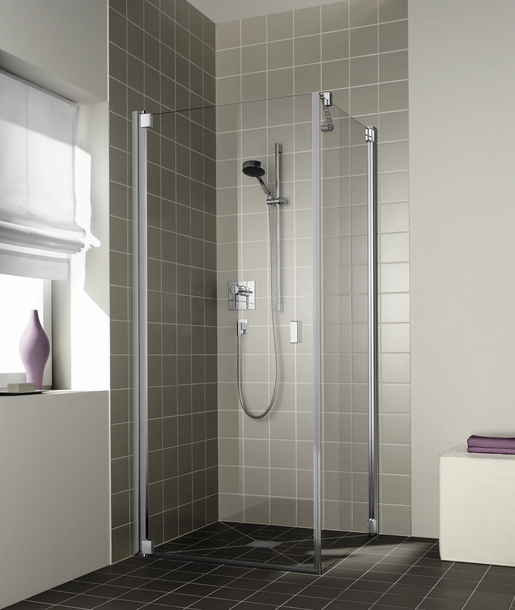 Kermi Duschtür 1-flügelig links für Ecke „RAYA“ Glas Klar, Profile Silber Mattglanz, BV: 720 - 750 mm GAK: 705 - 735 mm WE: 730 - 760 mm H: 1850 mm Anschlag: links / Breitenverstellmaß: 720 - 750 mm / Glas: Klar / Glasaußenkante: 705 - 735 mm / Höhe: 185 cm / Oberflächenveredelung: ohne KermiCLEAN / Profile: Silber Mattglanz / Wanneneinbaumaß: 730 - 760 mm