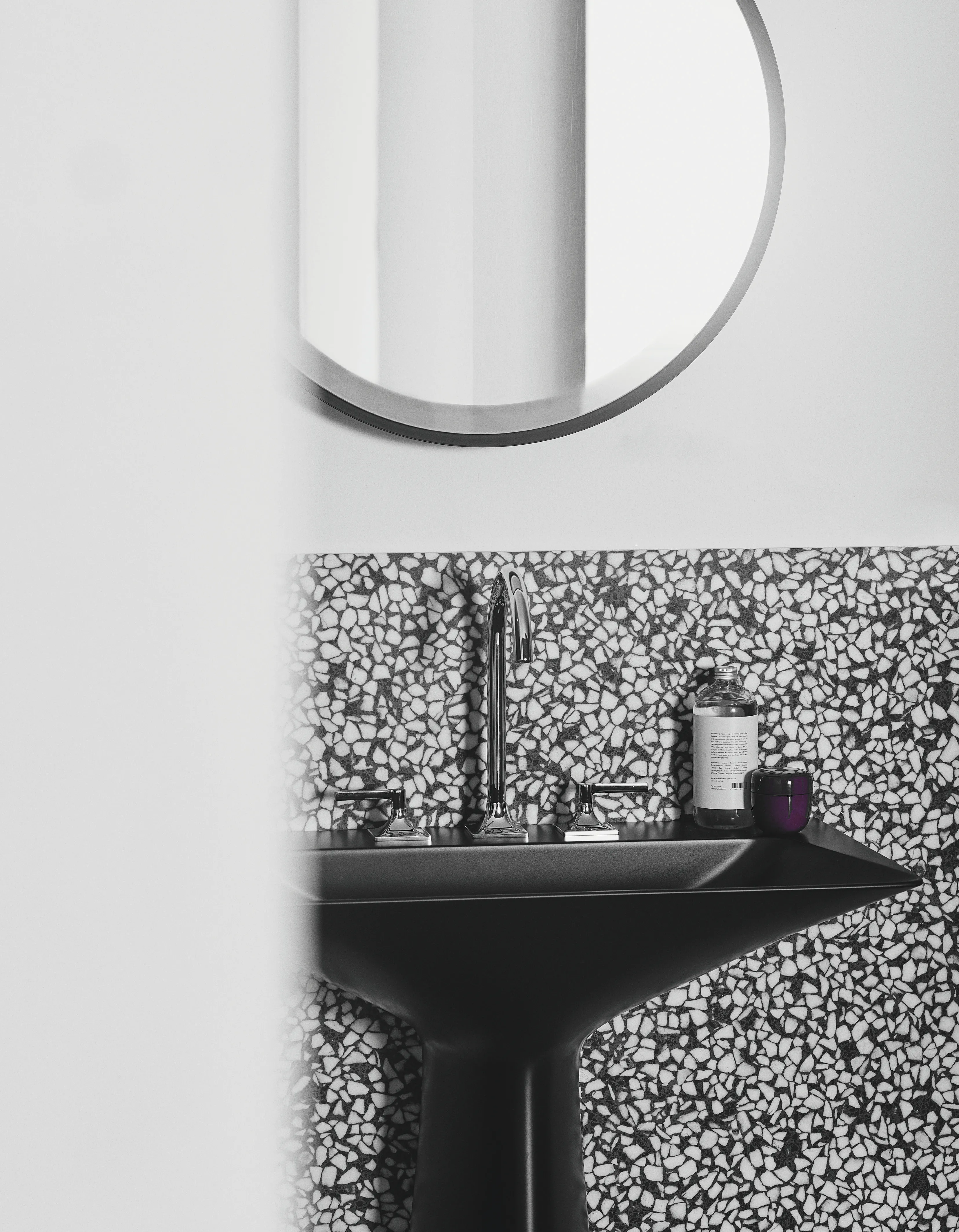 Waschbecken „Tipo-Z“ 74 × 47 × 90 cm, Hahnlochposition mittig in Schwarz Matt Waschbecken „Tipo-Z“ 74 × 47 × 90 cm, Hahnlochposition mittig in Schwarz Matt