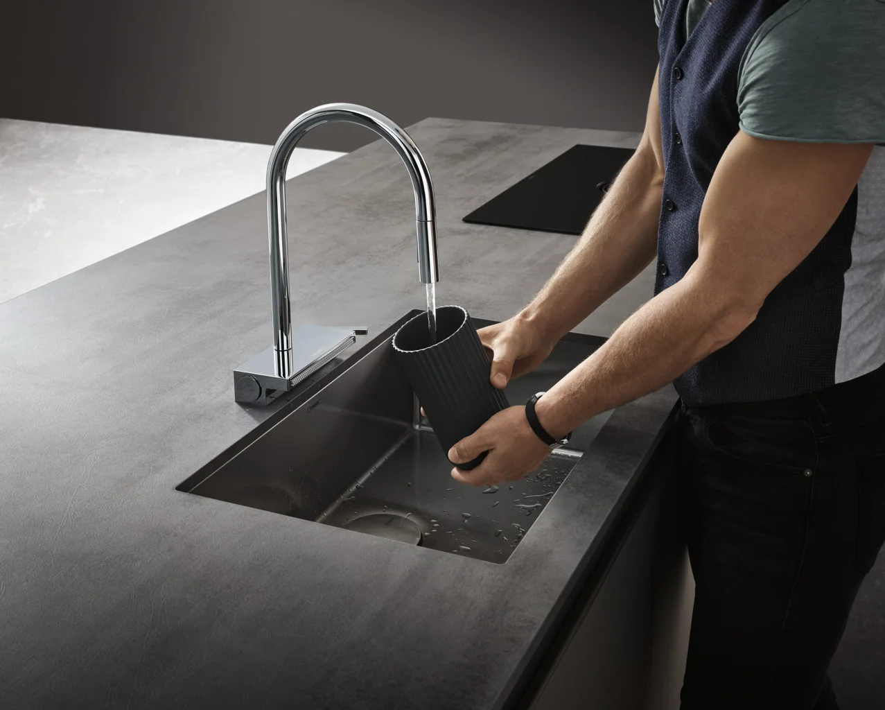 Hansgrohe Aquno Select M81 Einhebel-Küchenmischer mit Ausziehbrause 3jet Chrom, ComfortZone 170, Schwenkbereich einstellbar in 3 Stufen auf 60°, 110° oder 150°, Laminarstrahl, Brausestrahl, SatinFlow, MagFit magnetische Brausehalterung, maximale Durchflu Hansgrohe Aquno Select M81 Einhebel-Küchenmischer mit Ausziehbrause 3jet Chrom, ComfortZone 170, Schwenkbereich einstellbar in 3 Stufen auf 60°, 110° oder 150°, Laminarstrahl, Brausestrahl, SatinFlow, MagFit magnetische Brausehalterung, maximale Durchflu