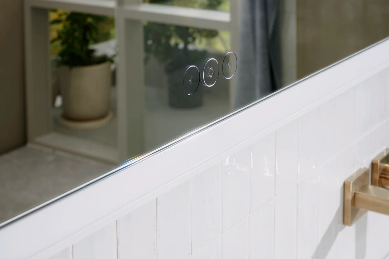 Hansgrohe Xarita E Spiegel 1600/700/50 mm mit LED-Beleuchtung, kapazitivem Berührungssensor und AntiFog-Funktion in Mattweiß Hansgrohe Xarita E Spiegel 1600/700/50 mm mit LED-Beleuchtung, kapazitivem Berührungssensor und AntiFog-Funktion in Mattweiß