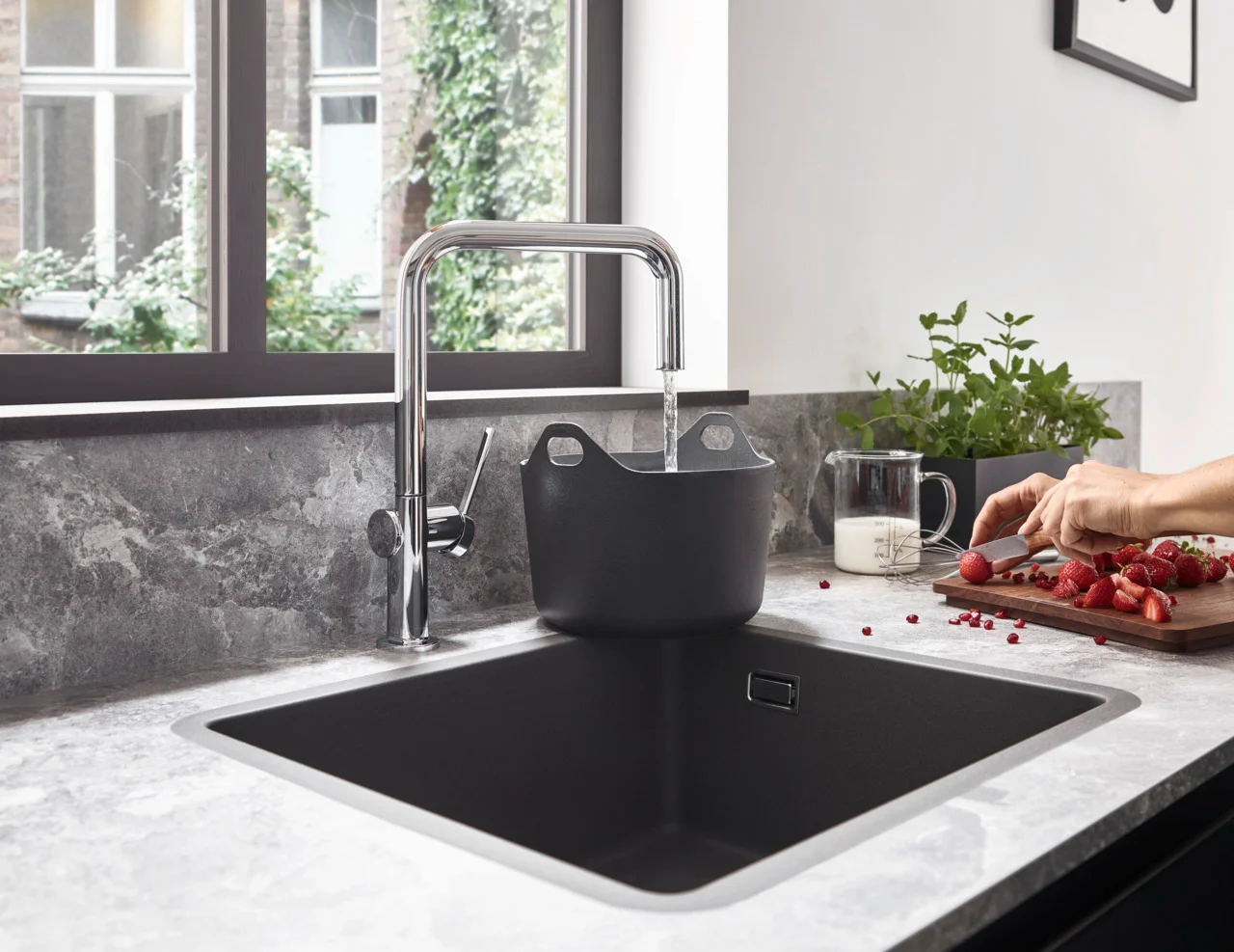 Hansgrohe S51 Unterbauspüle 450 mm, Steingrau – hochwertige SilicaTec-Spüle mit seitlichem Überlauf und 7 mm Wandstärke