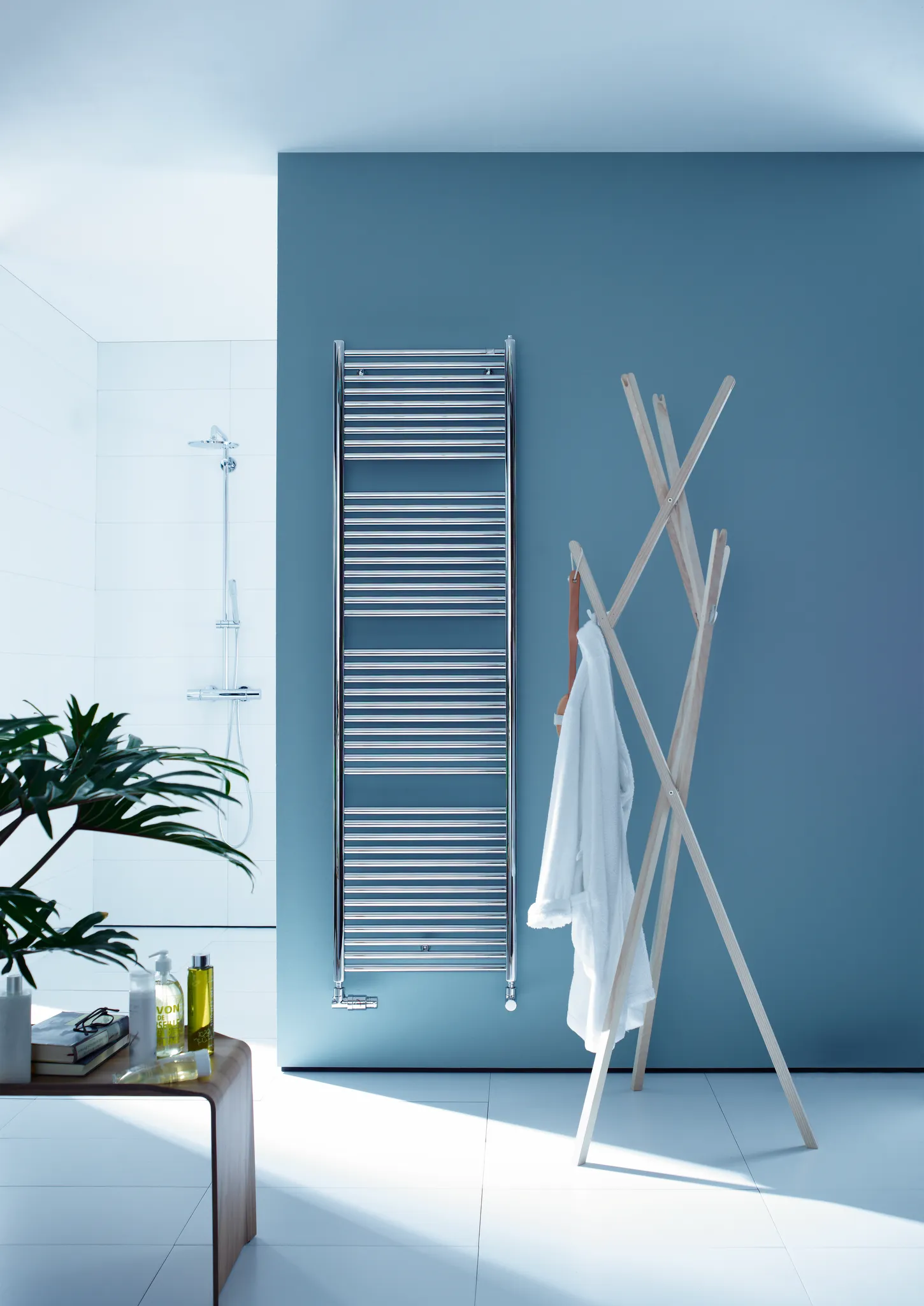 Zehnder Design-Heizkörper „Toga“ für Warmwasser-Zentralheizung oder gemischten Betrieb 50 × 114,8 cm in Chrom Zehnder Design-Heizkörper „Toga“ für Warmwasser-Zentralheizung oder gemischten Betrieb 50 × 114,8 cm in Chrom