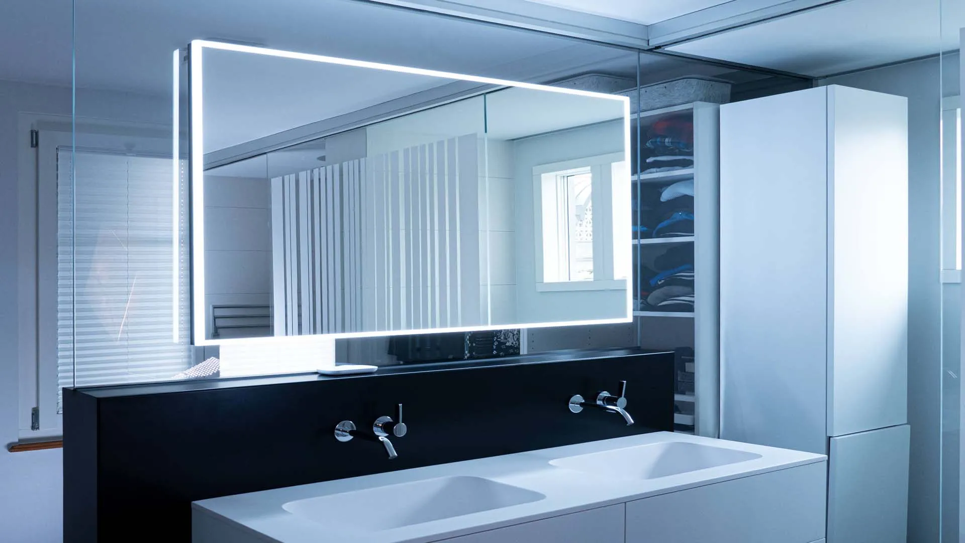 Schneider Lichtspiegel GLOW HCL A/SP 80/HCL/SH, LED-Beleuchtung 2000-6500K, Human Centric Lighting, Aufputzmontage, 800x760x55 mm, schwarz matt Schneider Lichtspiegel GLOW HCL A/SP 80/HCL/SH, LED-Beleuchtung 2000-6500K, Human Centric Lighting, Aufputzmontage, 800x760x55 mm, schwarz matt