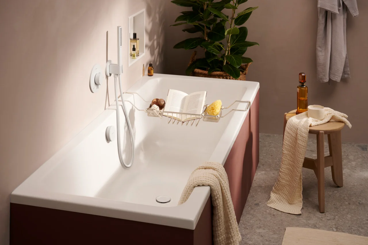 Hansgrohe Pulsify S Stabhandbrause, Mattweiß, 98 x 24 mm, PowderRain Strahlart, QuickClean, max. Durchfluss 5,4 l/min ab 0,5 bar, G 1/2 Anschluss