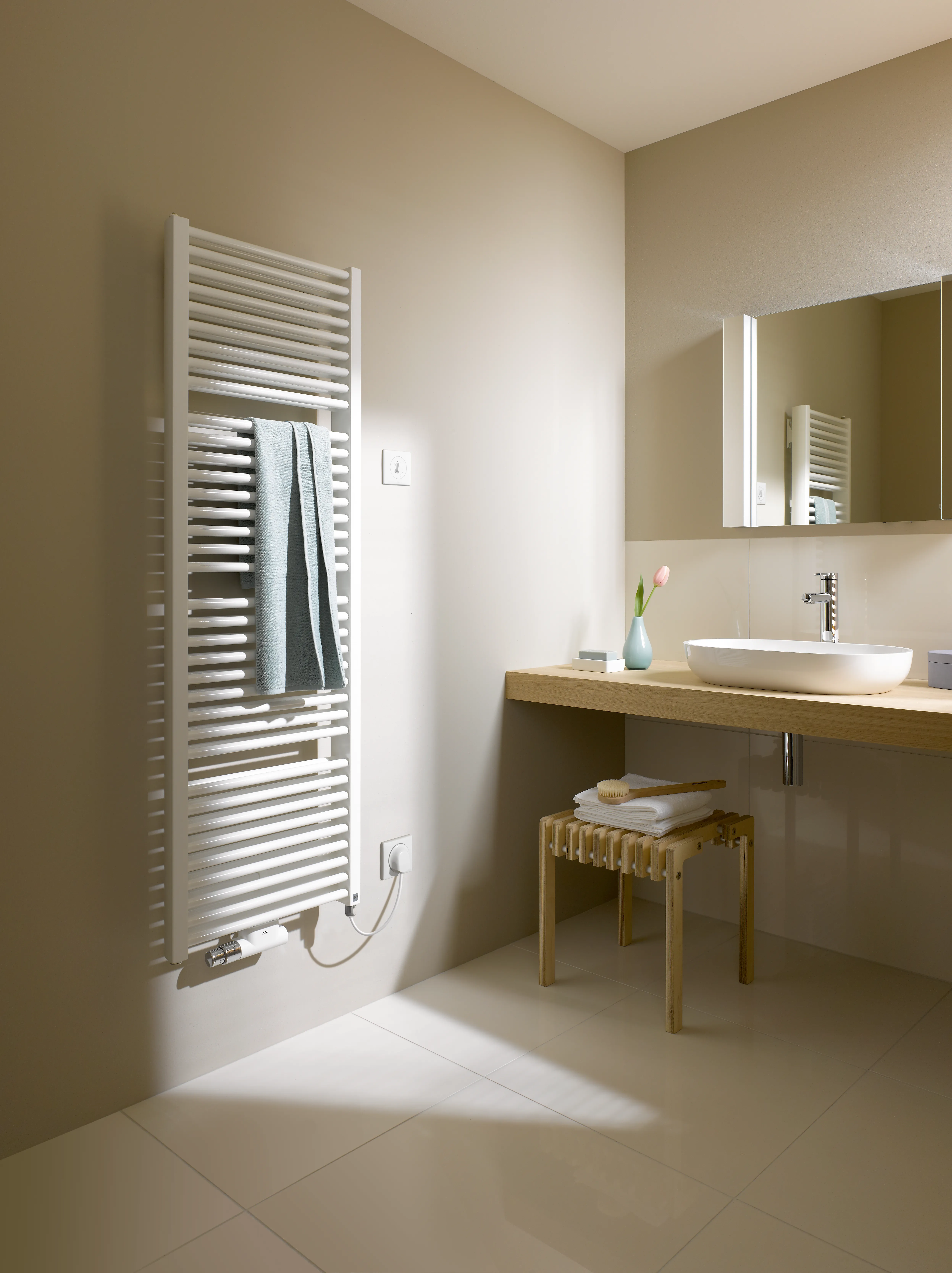 Kermi Design-Heizkörper „Duett®“ 93,4 × 118,8 cm in Weiß Kermi Design-Heizkörper „Duett®“ 93,4 × 118,8 cm in Weiß