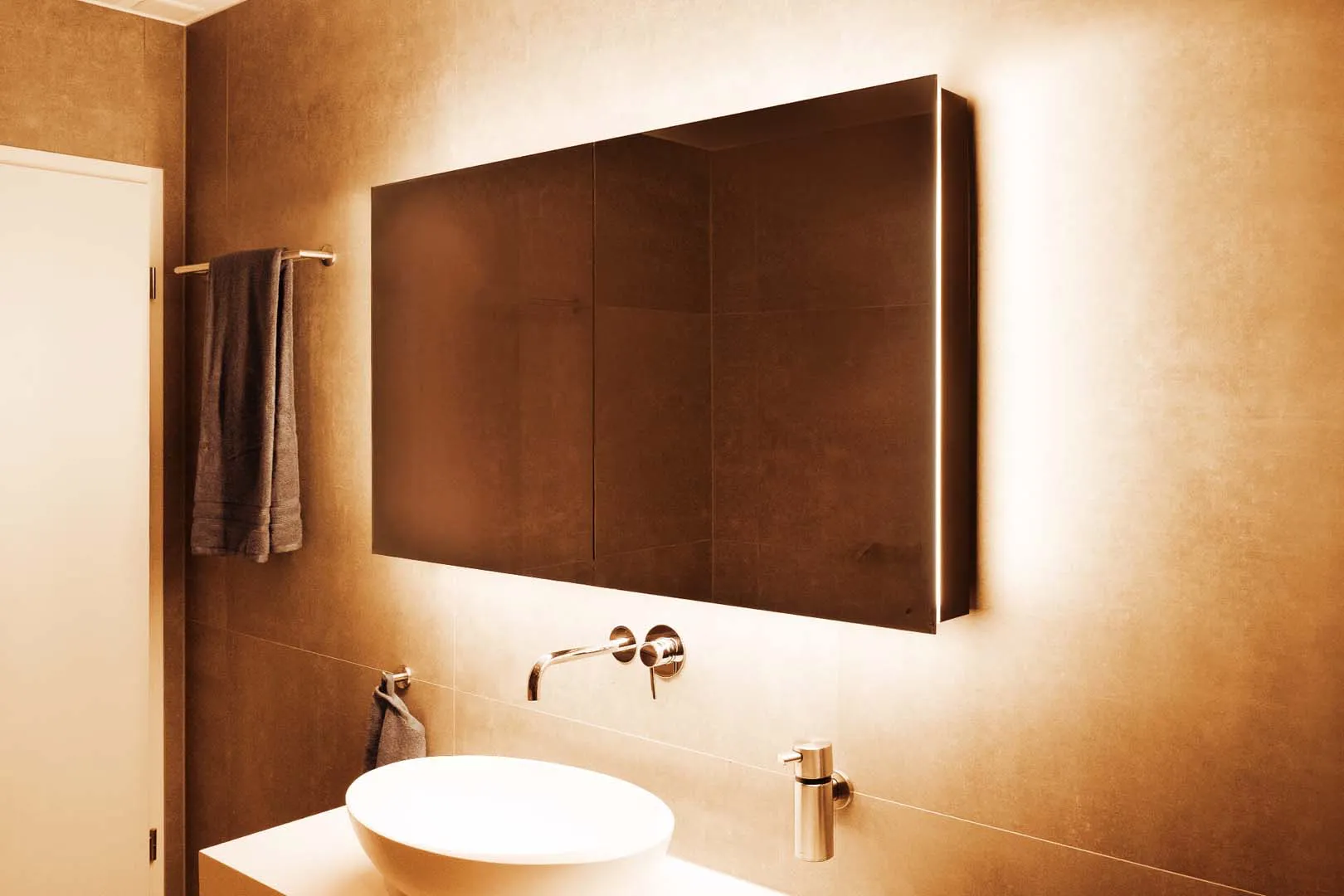 Schneider Spiegelschrank STYLE TW ALC2 140/2/TW - Weiß, Aluminiumkorpus, LED Beleuchtung Tunable White Schneider Spiegelschrank STYLE TW ALC2 140/2/TW - Weiß, Aluminiumkorpus, LED Beleuchtung Tunable White