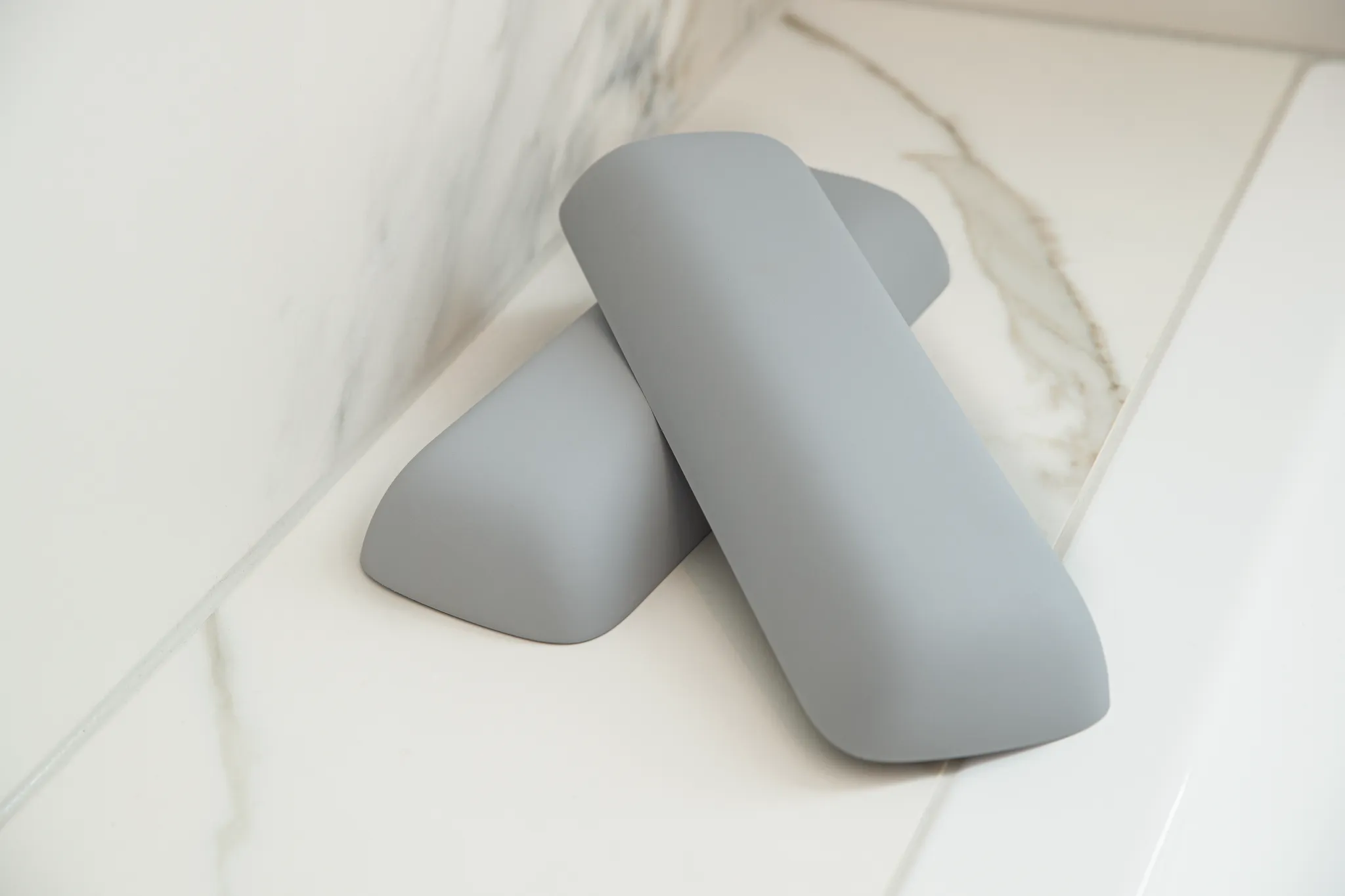 Kaldewei Multifunktionskissen „Experience“ 35 × 12 cm in grau (2 Stück) Kaldewei Multifunktionskissen „Experience“ 35 × 12 cm in grau (2 Stück)