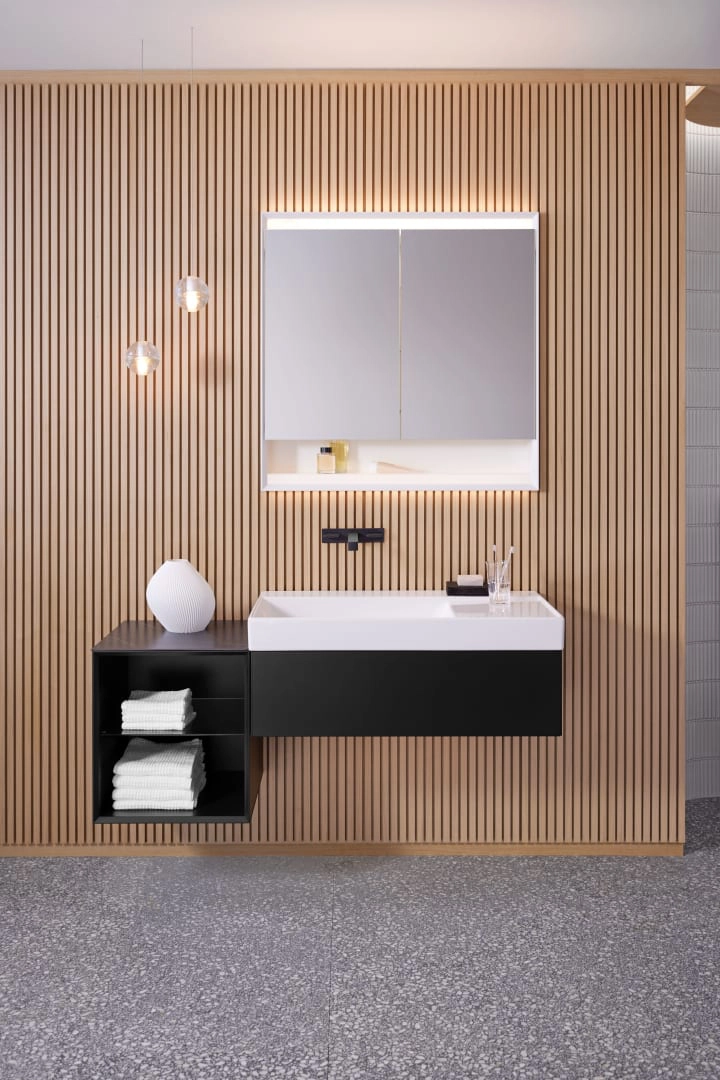 Geberit Spiegelschrank „ONE“ in weiß / Aluminium pulverbeschichtet Geberit Spiegelschrank „ONE“ in weiß / Aluminium pulverbeschichtet