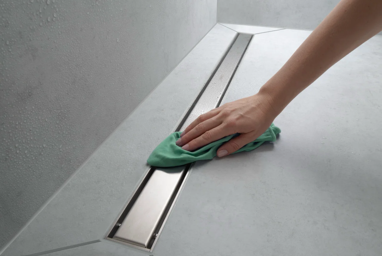 Hansgrohe RainDrain Match Duschrinne 800 mm mit höhenverstellbarem Rahmen, Edelstahl gebürstet