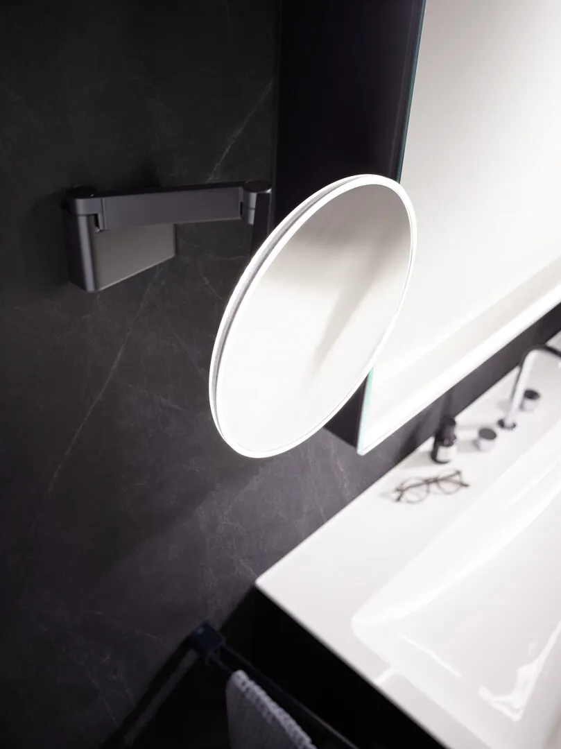 emco LED-Kosmetikspiegel „evo“ Rund in schwarz emco LED-Kosmetikspiegel „evo“ Rund in schwarz