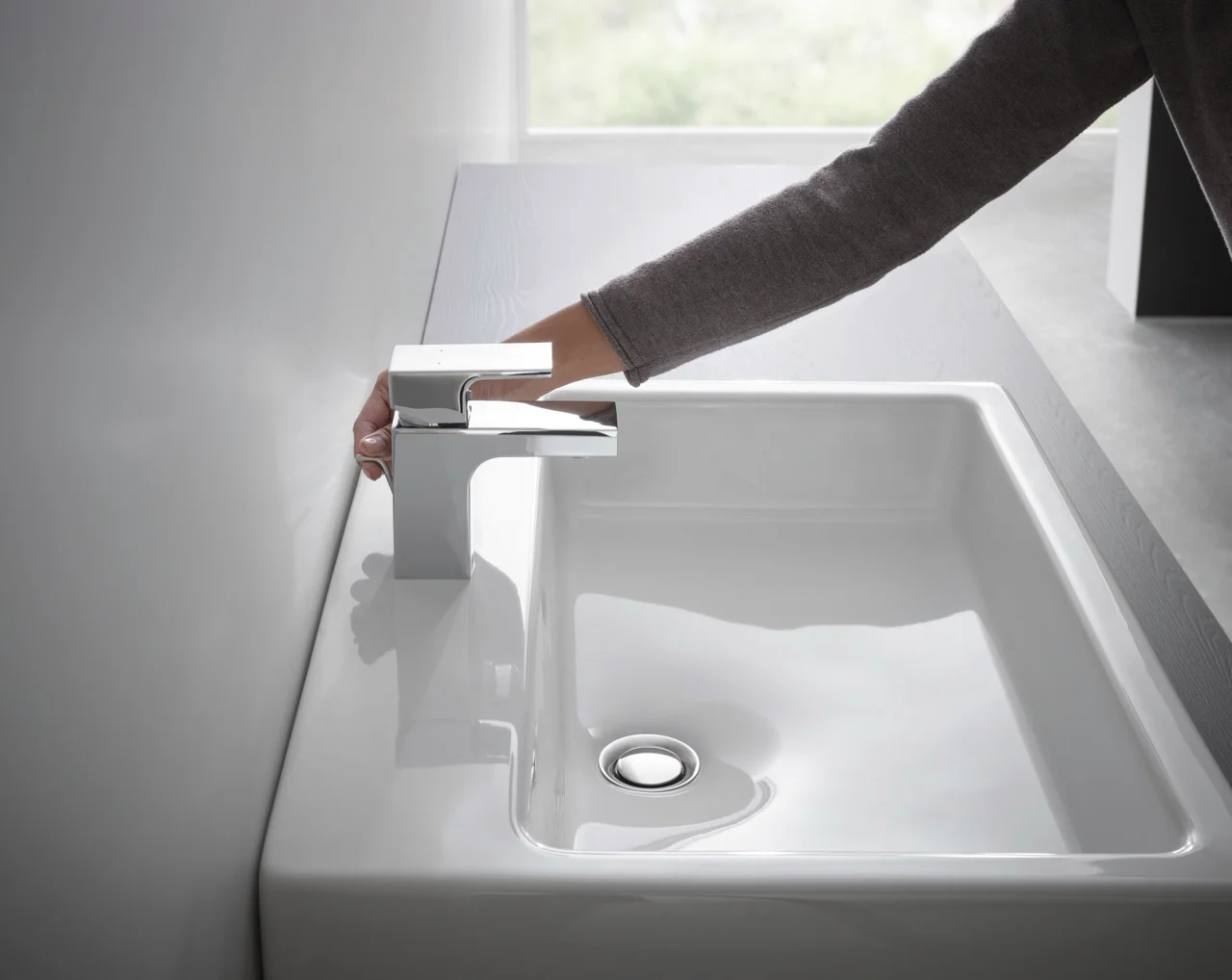 Hansgrohe Vernis Shape Einhebel-Waschtischmischer 70, Chrom, Ausladung 89 mm, Auslaufhöhe 71 mm Hansgrohe Vernis Shape Einhebel-Waschtischmischer 70, Chrom, Ausladung 89 mm, Auslaufhöhe 71 mm