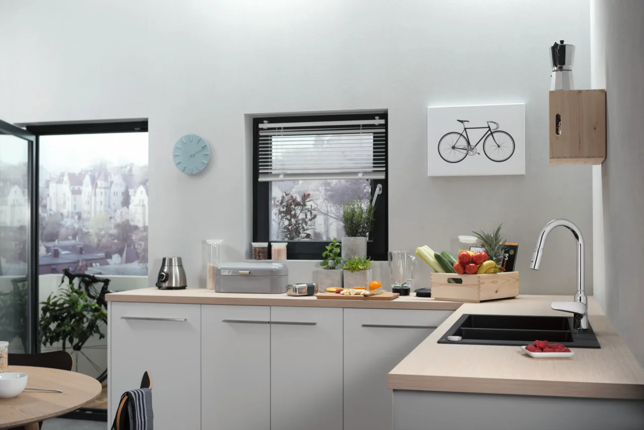 Hansgrohe Spültischmischer Focus M42 mit Ausziehbrause 2jet in Chrom, 360° Schwenkbereich, ComfortZone 220, max. Durchfluss 8 l/min, Auszugslänge bis zu 50 cm