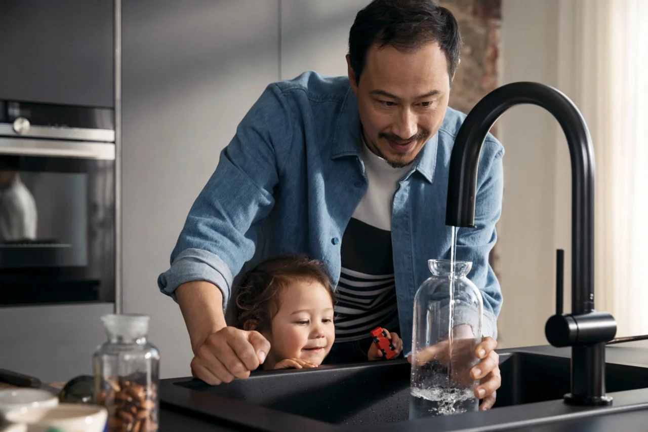 Hansgrohe Aqittura M91 SodaSystem 210 Auszieharm mit Laminarstrahl, Mattschwarz, Hahnlochbohrung 35 mm, max. Auszugslänge 76 cm
