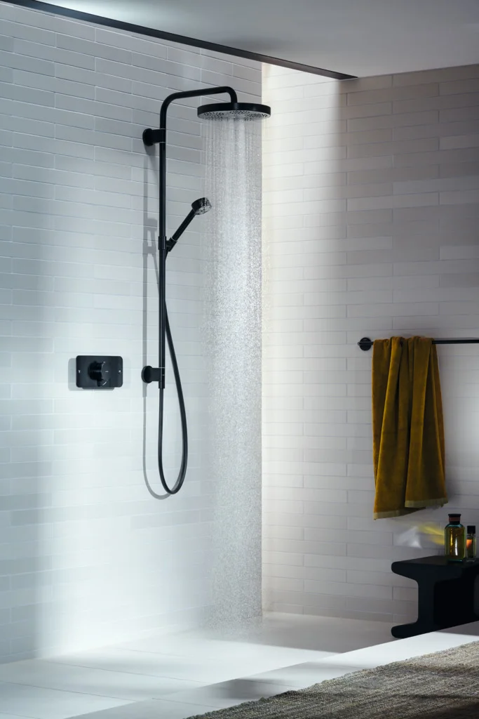 Hansgrohe AXOR One Showerpipe 280 1jet Unterputz, mattschwarz, 280 mm Brausekopfgröße, PowderRain und Rain Strahlarten, DN15 Anschluss