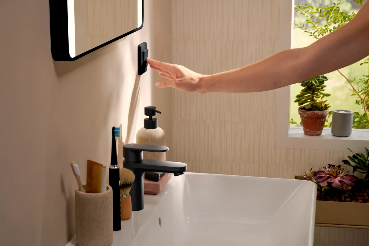 Hansgrohe Xarita Lite Q Spiegel mit seitlicher LED-Beleuchtung, Mattschwarz, Maße 500x700x30 mm