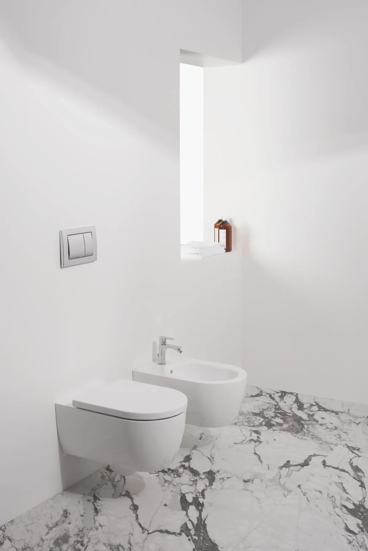 Ideal Standard Bidet „BlendCurve“, Befestigung verdeckt 35,5 × 54 × 25 cm in Weiß