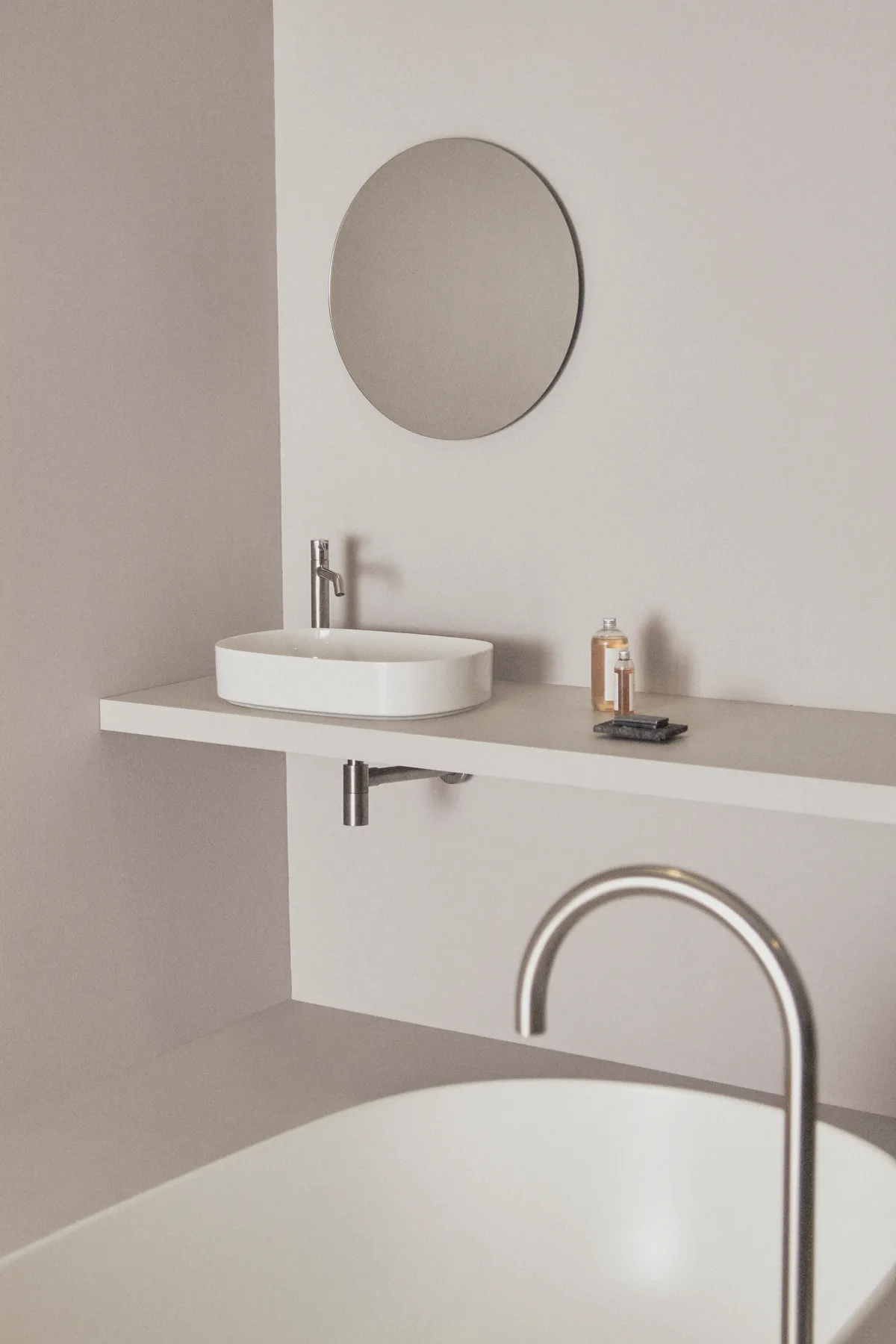 Ideal Standard Linda-X Duo-Badewanne, 1738x850x495mm, Mattweiß Ideal Standard Linda-X Duo-Badewanne, 1738x850x495mm, Mattweiß