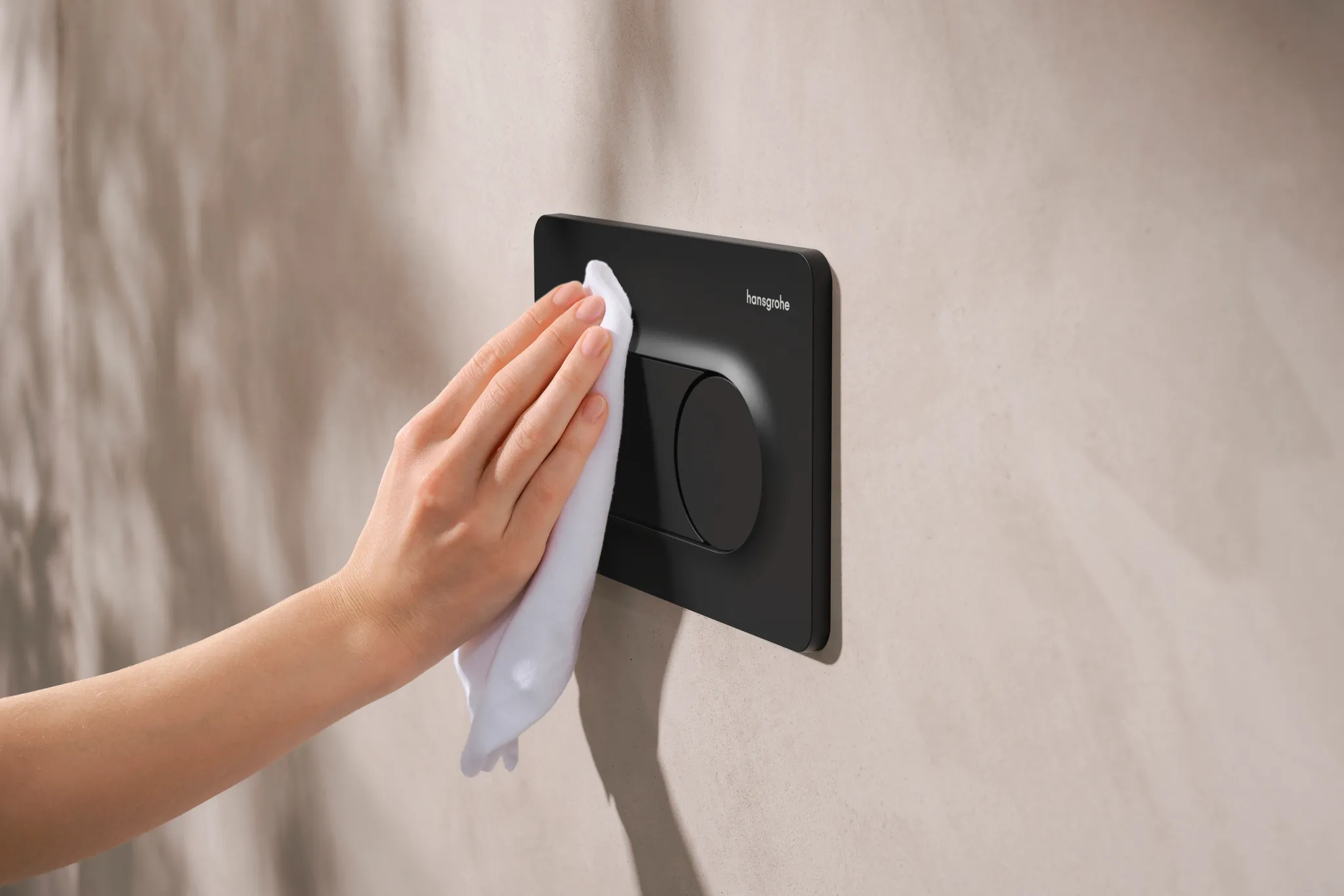 Hansgrohe iFrame Original S Betätigungsplatte für 2-Mengen-Spülung, Mattschwarz Hansgrohe iFrame Original S Betätigungsplatte für 2-Mengen-Spülung, Mattschwarz