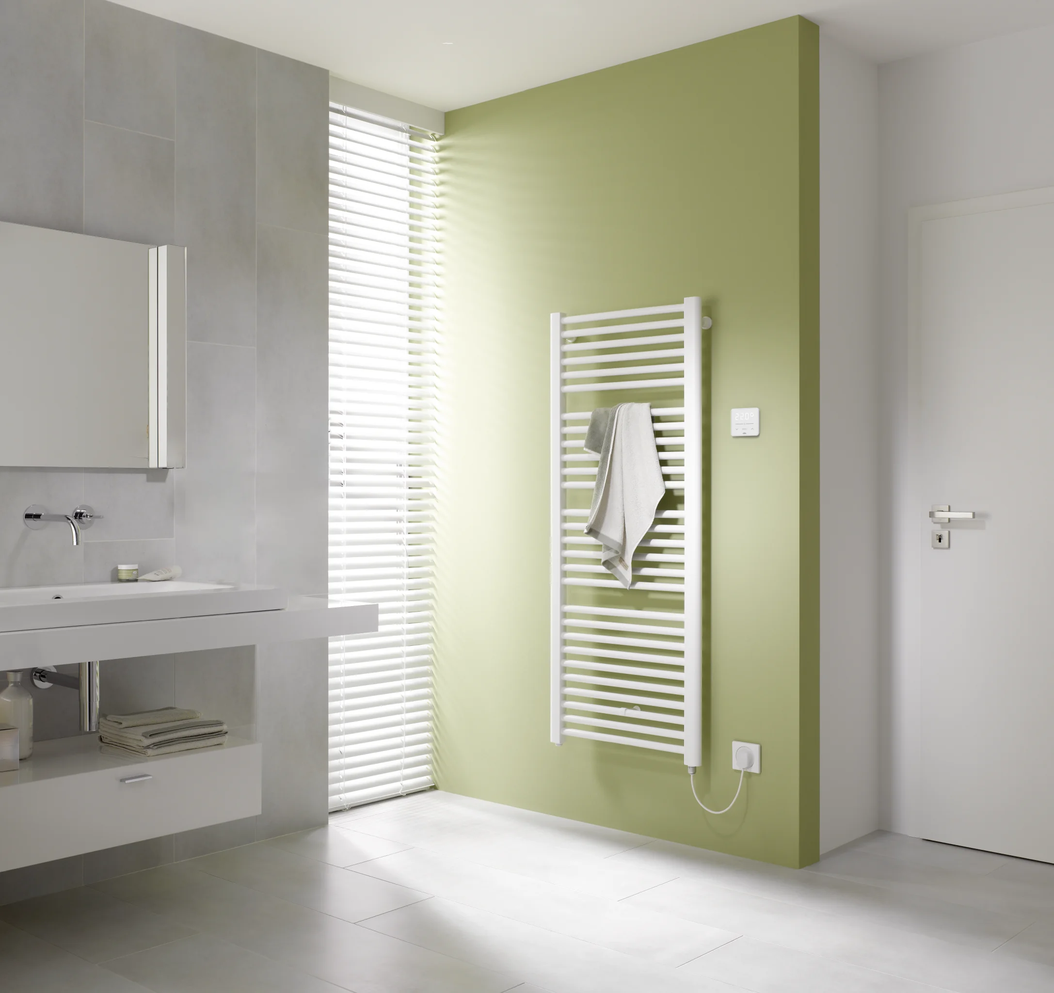 Kermi Basic-E Bad- und Wohnheizkörper, 1448x749x35 mm, schwarz soft (RAL 9005 MT), rechts, 800 Watt, EU-Stecker