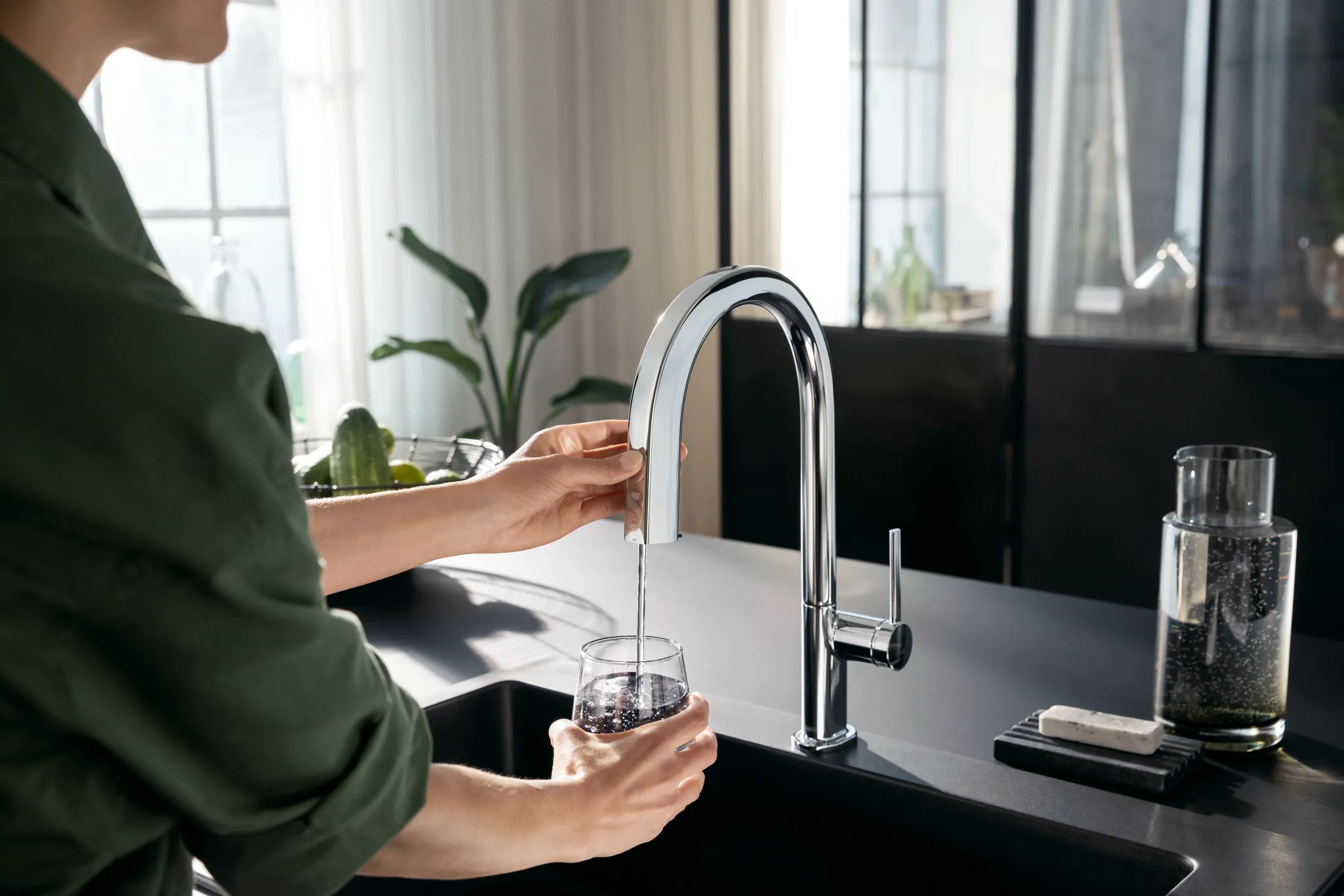 Hansgrohe Aqittura M91 SodaSystem 210 Auszieharm mit sBox, Chrom, Hahnlochbohrung 35 mm, max. Auszugslänge 76 cm