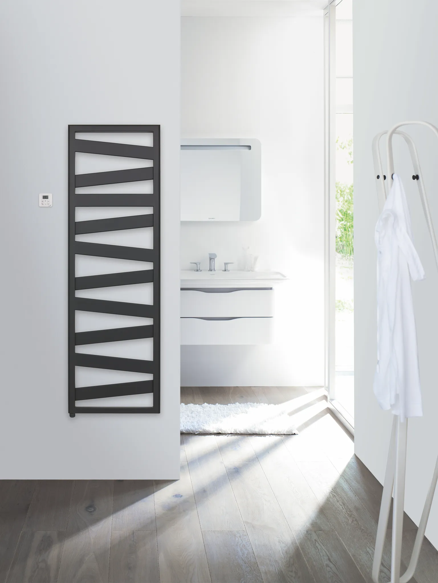 Zehnder Design-Elektroheizkörper „Ribbon“ mit Heizstab RACY 50 × 156,7 cm in Edelweiß Zehnder Design-Elektroheizkörper „Ribbon“ mit Heizstab RACY 50 × 156,7 cm in Edelweiß