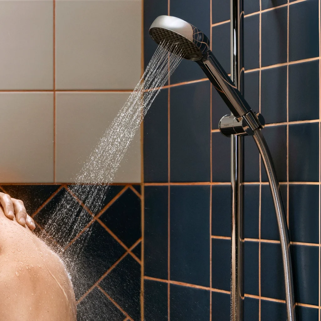 Hansgrohe Activera Select S Brausesystem Aufputz, Chrom, 95 mm Brausekopfgröße, 65 cm Brausestange, EcoSmart mit Ecostat Fine