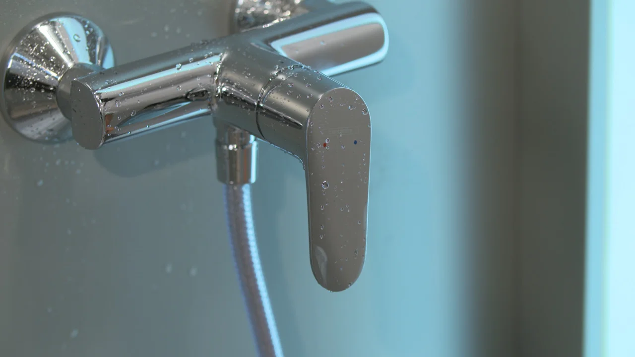 Hansgrohe Focus Einhebel-Brausemischer Aufputz Chrom, 150 ± 12 mm, max. Durchfluss 15 l/min, Keramikmischsystem, einstellbare Temperaturbegrenzung Hansgrohe Focus Einhebel-Brausemischer Aufputz Chrom, 150 ± 12 mm, max. Durchfluss 15 l/min, Keramikmischsystem, einstellbare Temperaturbegrenzung
