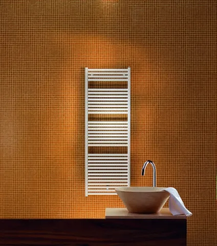 Zehnder Design-Heizkörper „Toga“ Austauschmodell 60 × 114,8 cm in Verkehrsweiß (RAL 9016, glänzend) Zehnder Design-Heizkörper „Toga“ Austauschmodell 60 × 114,8 cm in Verkehrsweiß (RAL 9016, glänzend)