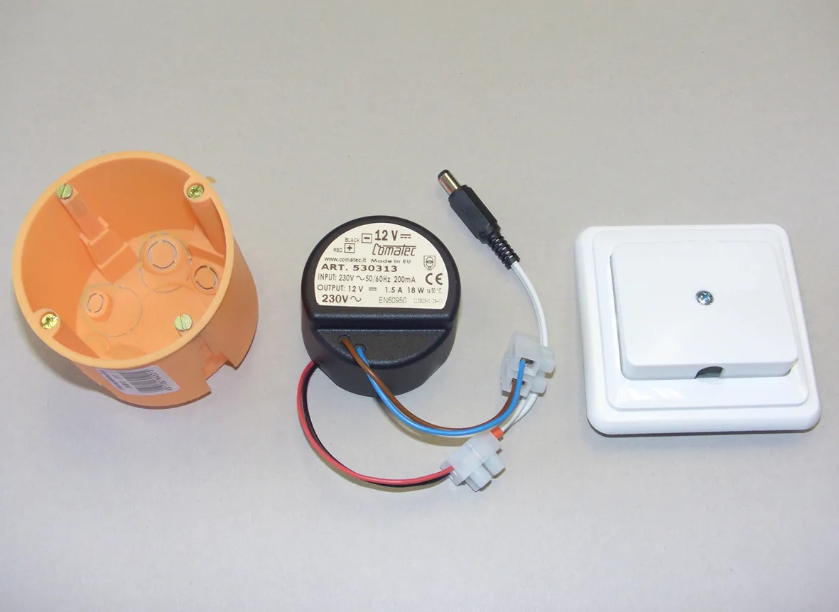 UP-Netzteil-Set 12 VDC/24 W, inklusiv Kabelauslass, Rahmen, Stecker